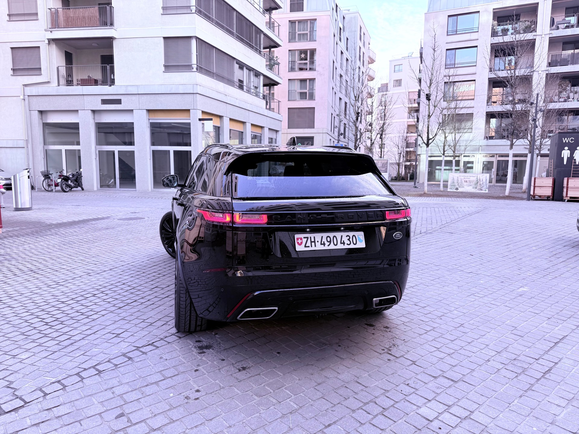 LAND ROVER Range Rover Velar R-Dynamic D300-image-4
