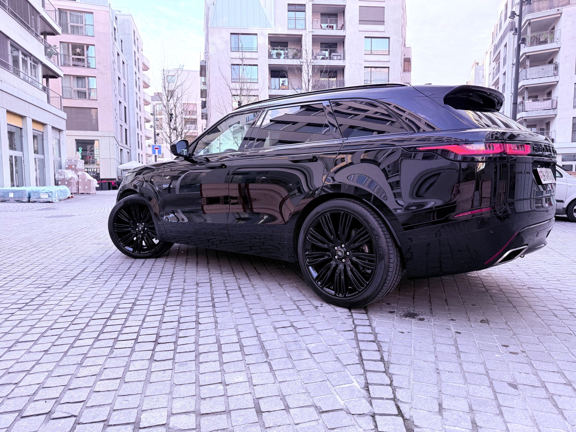 LAND ROVER Range Rover Velar R-Dynamic D300-image-5