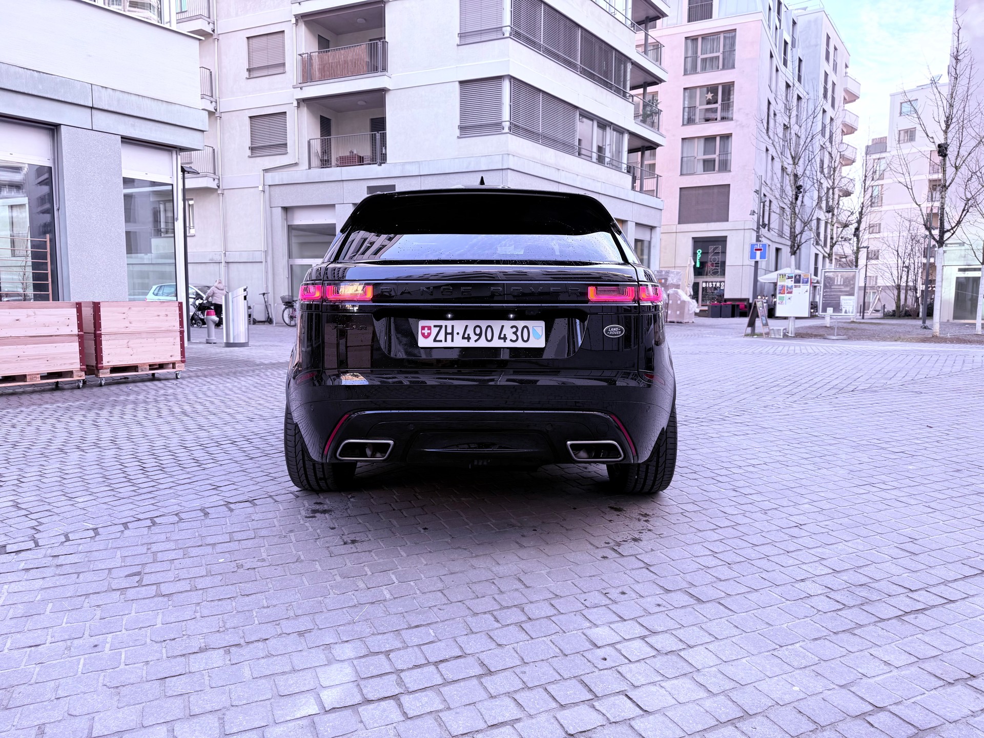 LAND ROVER Range Rover Velar R-Dynamic D300-image-3