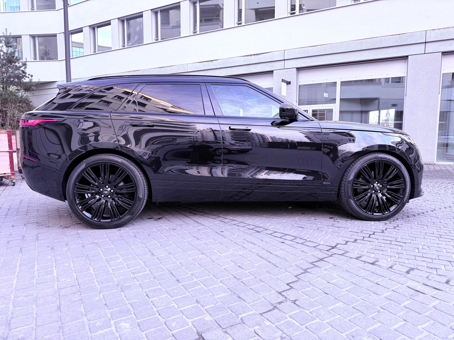 LAND ROVER Range Rover Velar R-Dynamic D300-image-7