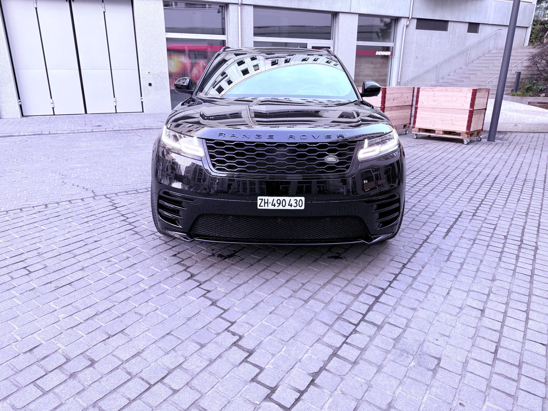 LAND ROVER Range Rover Velar R-Dynamic D300-image-8