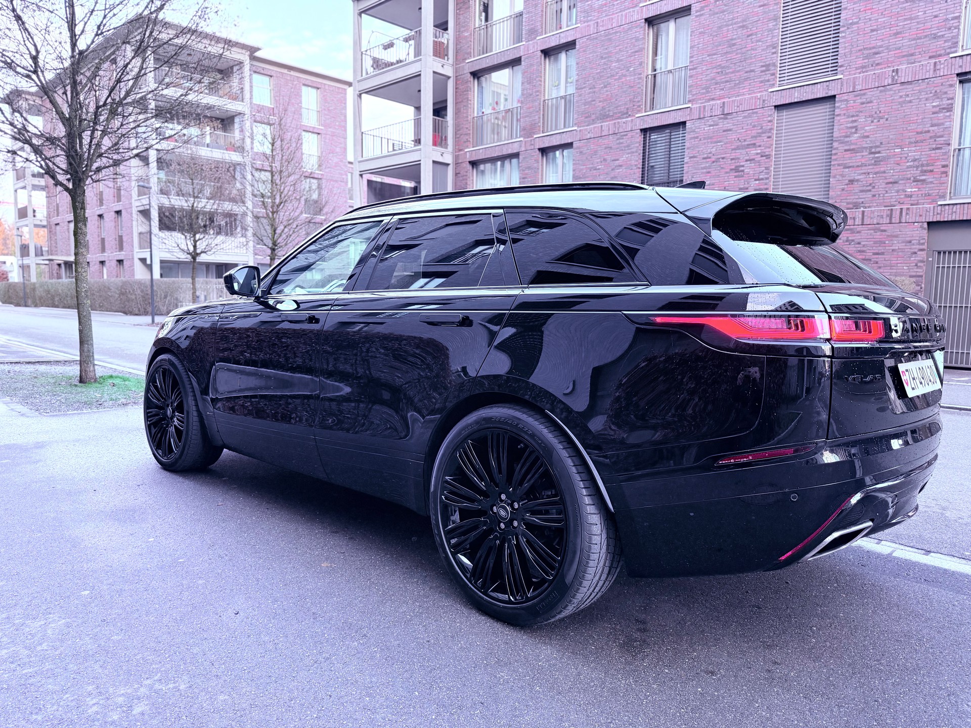 LAND ROVER Range Rover Velar R-Dynamic D300-image-11