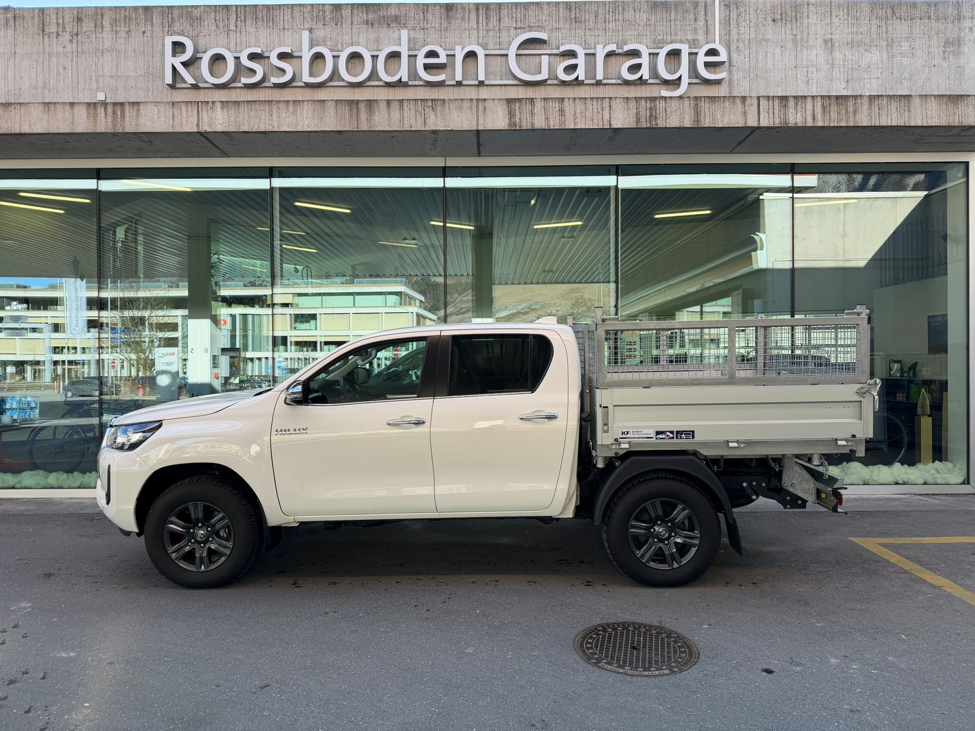 TOYOTA Hilux 2.4D-4D Style Double Cab 4x4 A