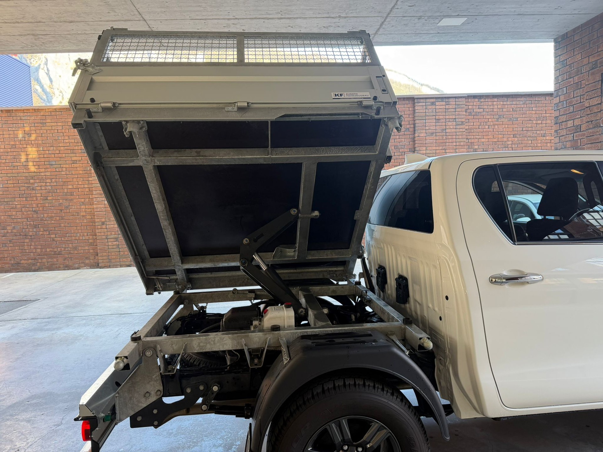 TOYOTA Hilux 2.4D-4D Style Double Cab 4x4 A-image-7