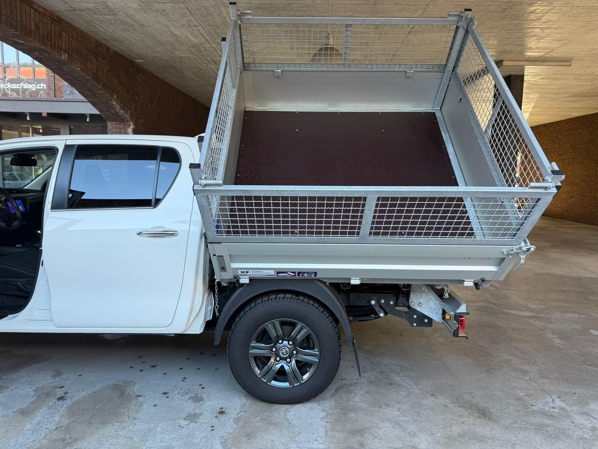 TOYOTA Hilux 2.4D-4D Style Double Cab 4x4 A-image-3