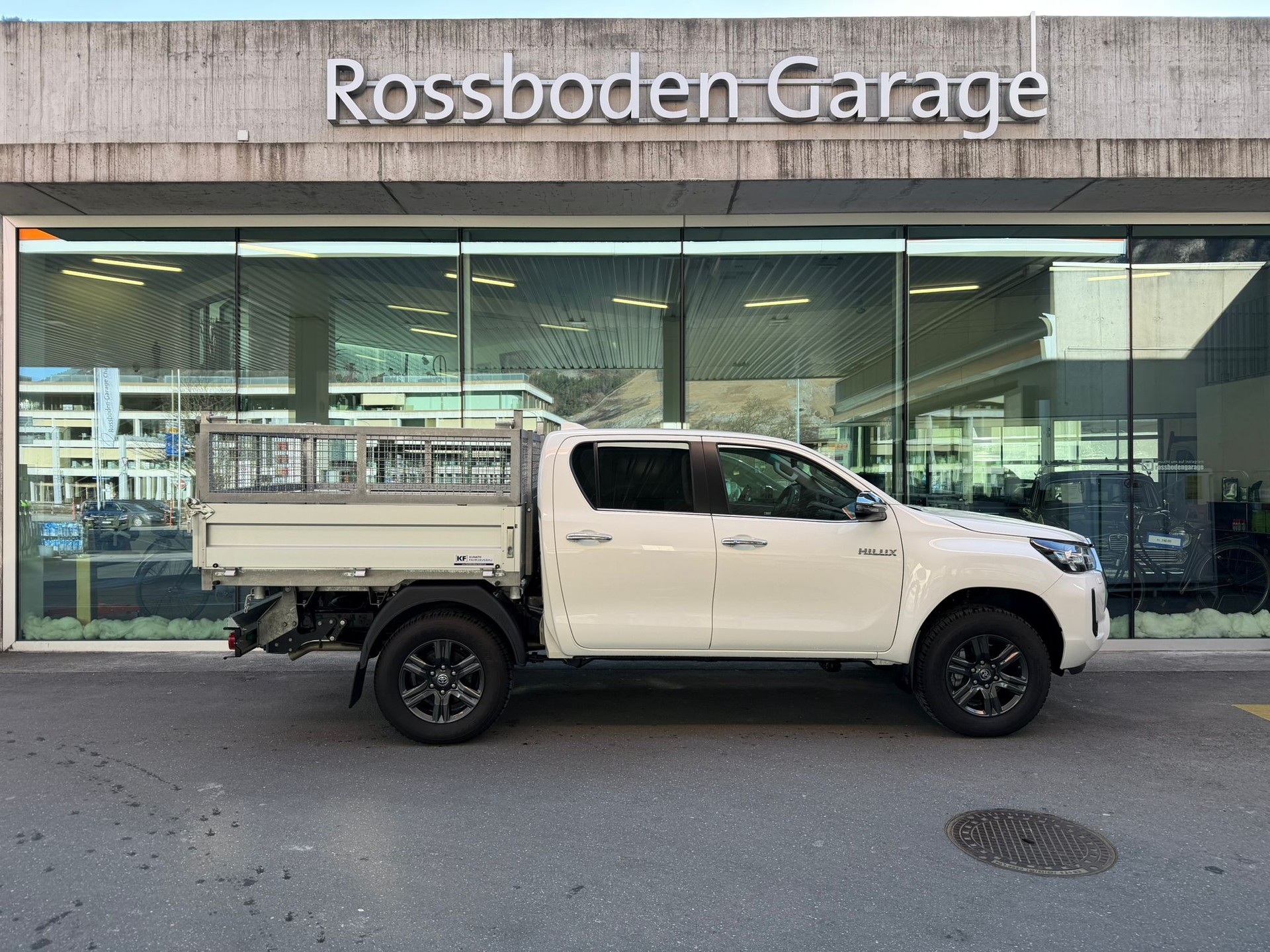 TOYOTA Hilux 2.4D-4D Style Double Cab 4x4 A-image-1