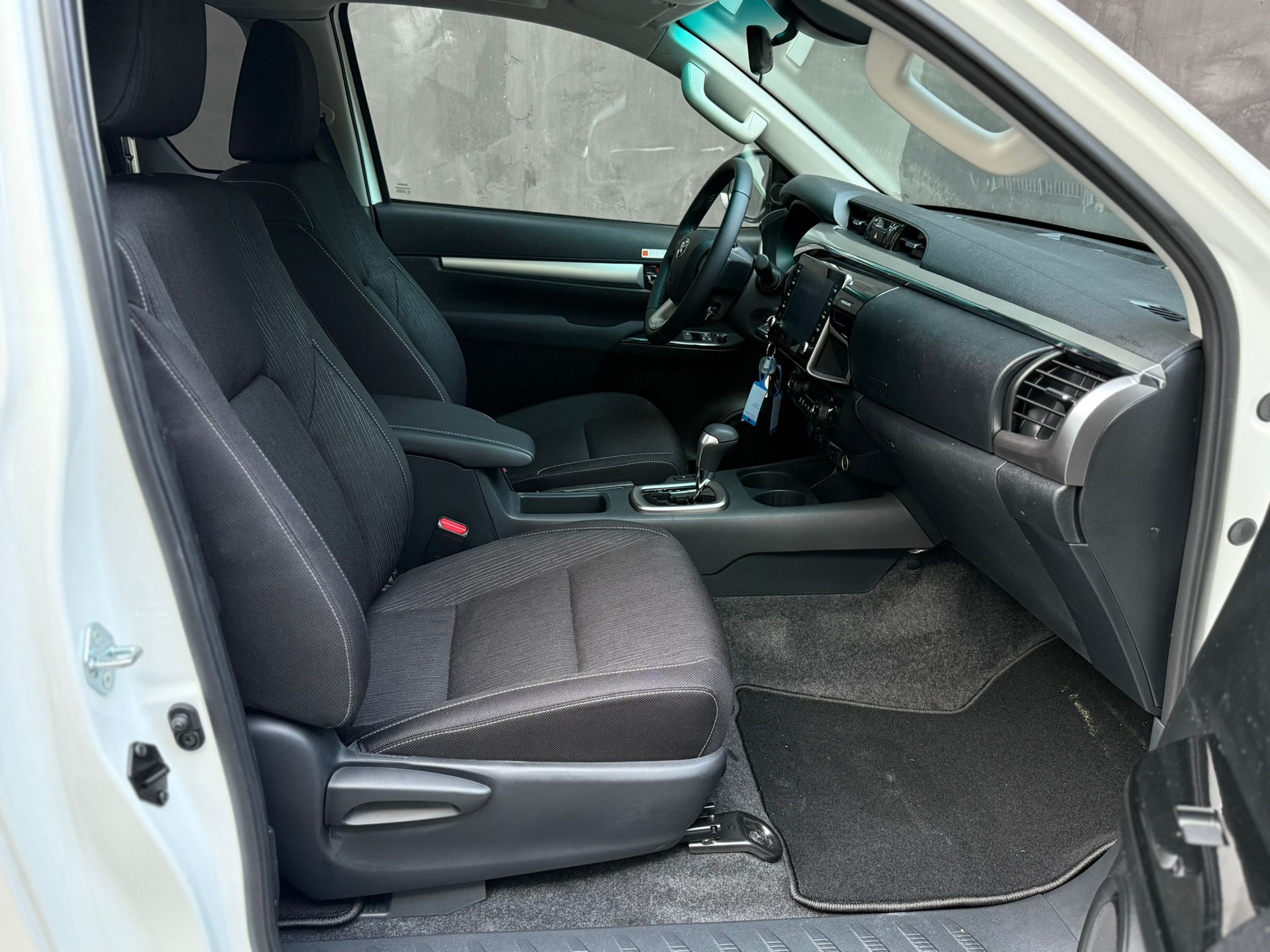 TOYOTA Hilux 2.4D-4D Style Double Cab 4x4 A-image-10