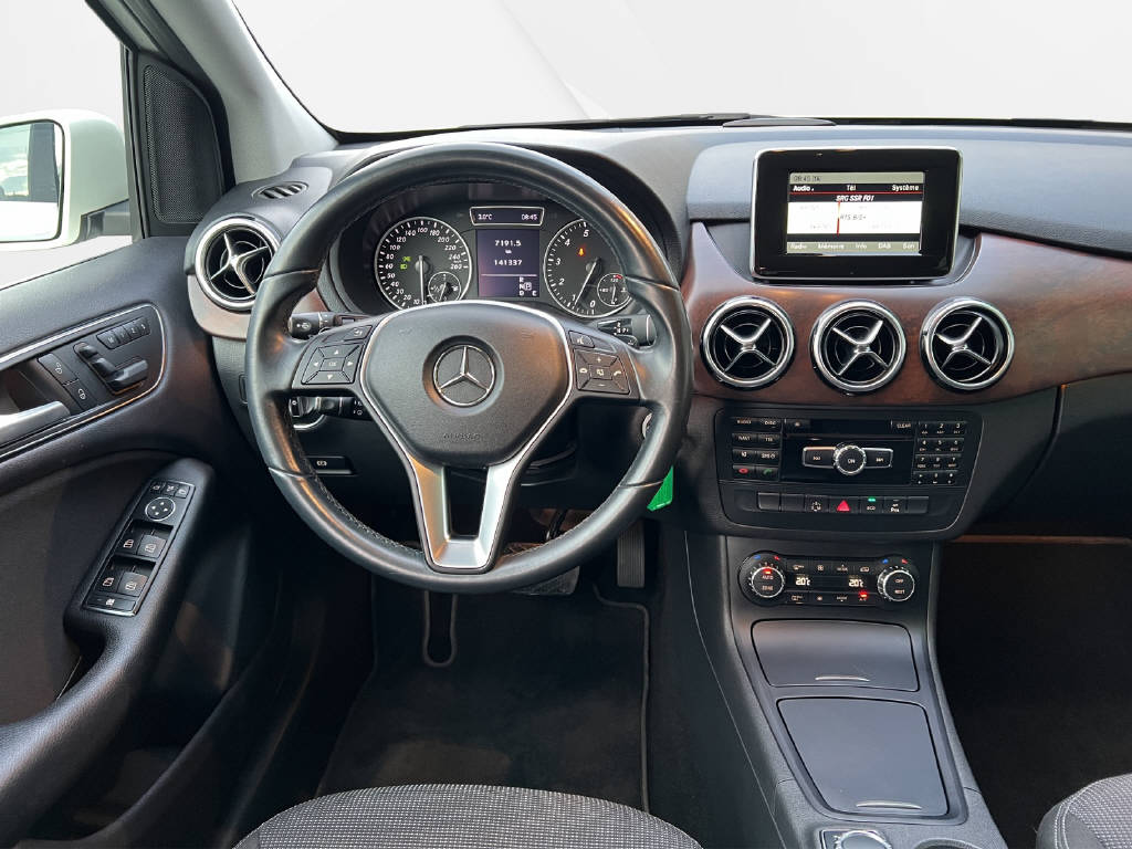 MERCEDES-BENZ B 220 4Matic 7G-DCT-image-6