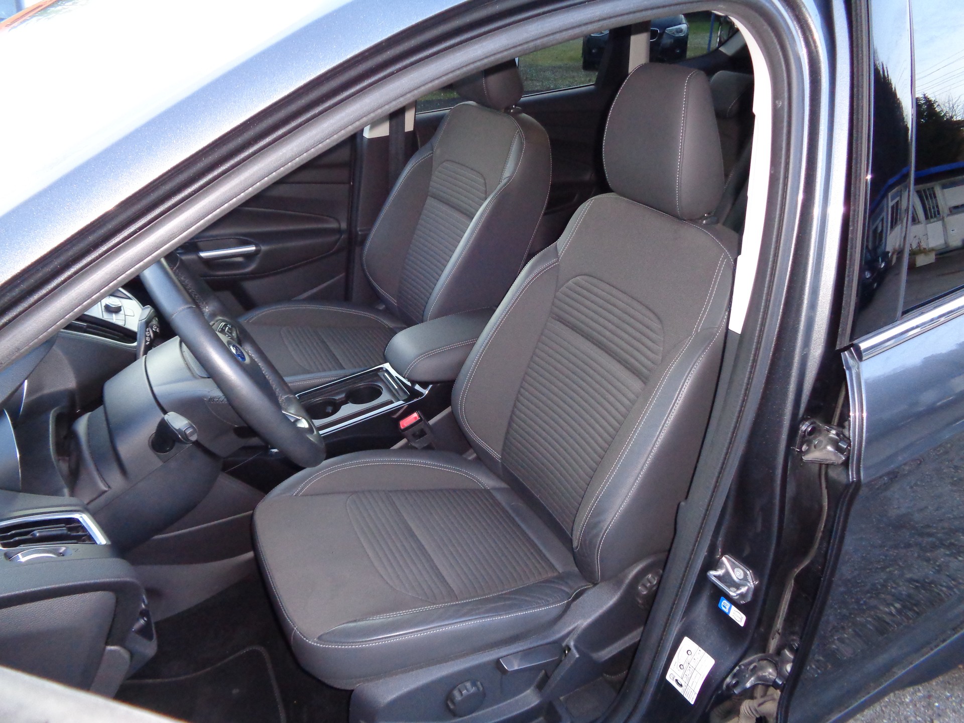 FORD Kuga 1.5 SCTi Titanium 2WD-image-8