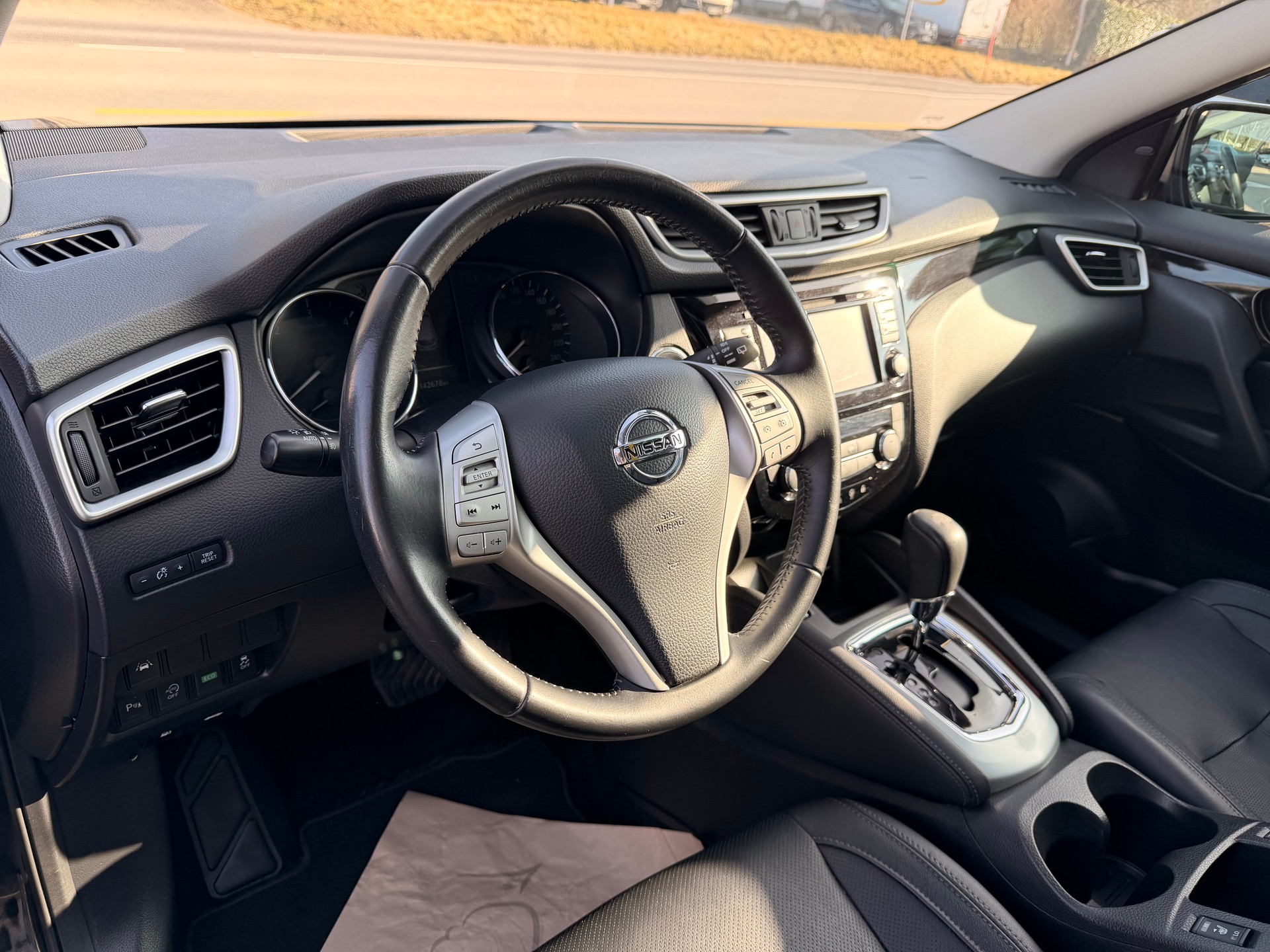 NISSAN Qashqai 1.6 dCi Tekna-image-7