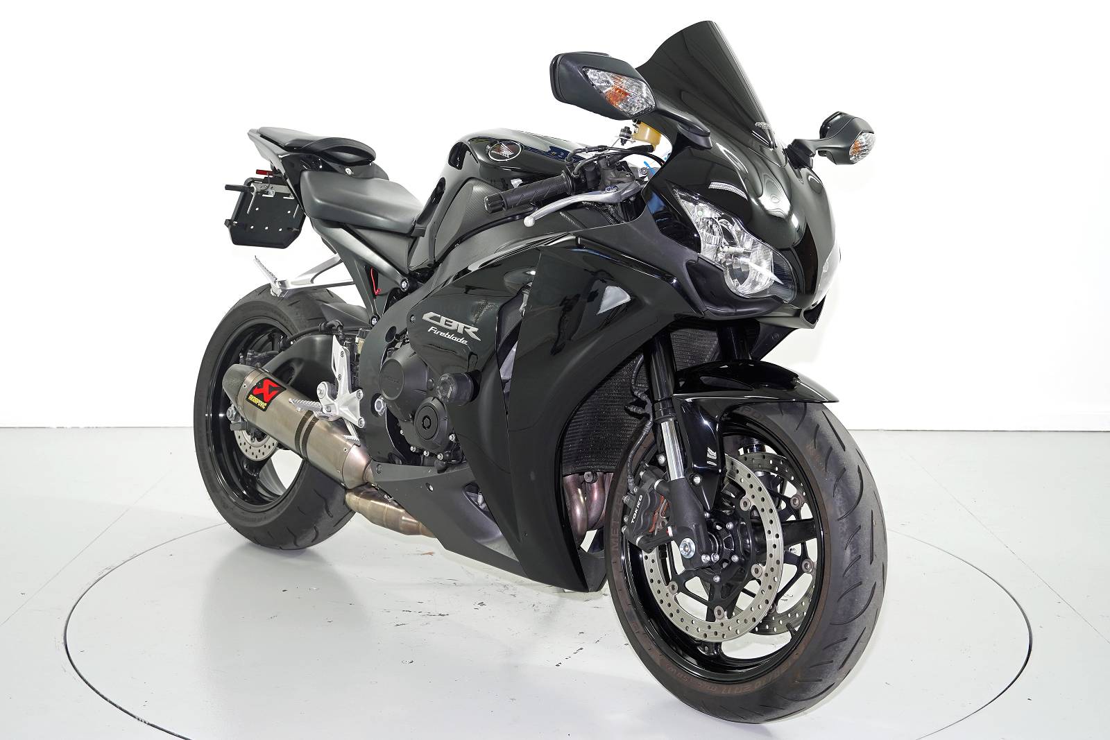 HONDA CBR 1000 RR-showroom-element-1