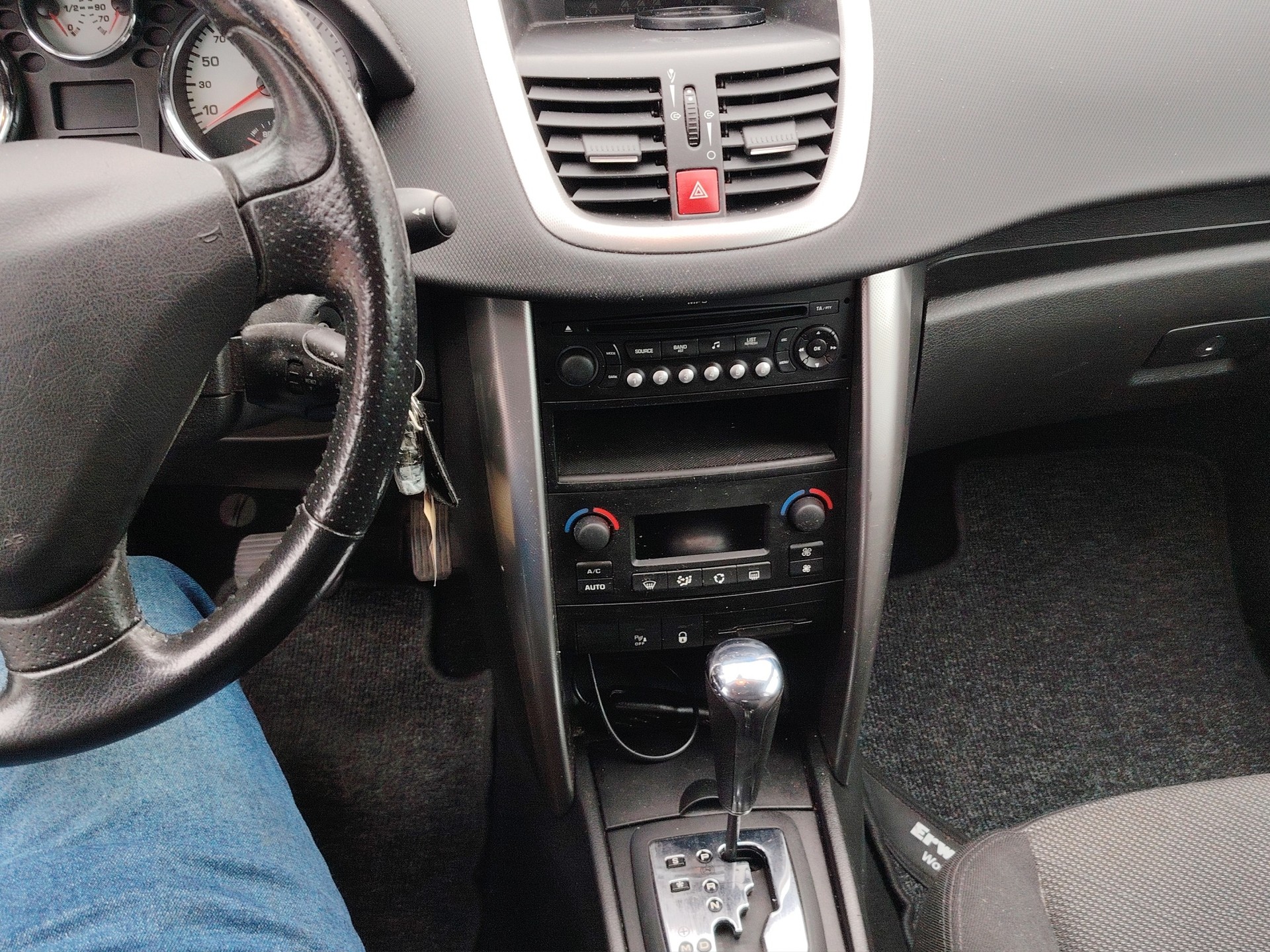 PEUGEOT 207 1.6 16V Sport Automatic-image-11