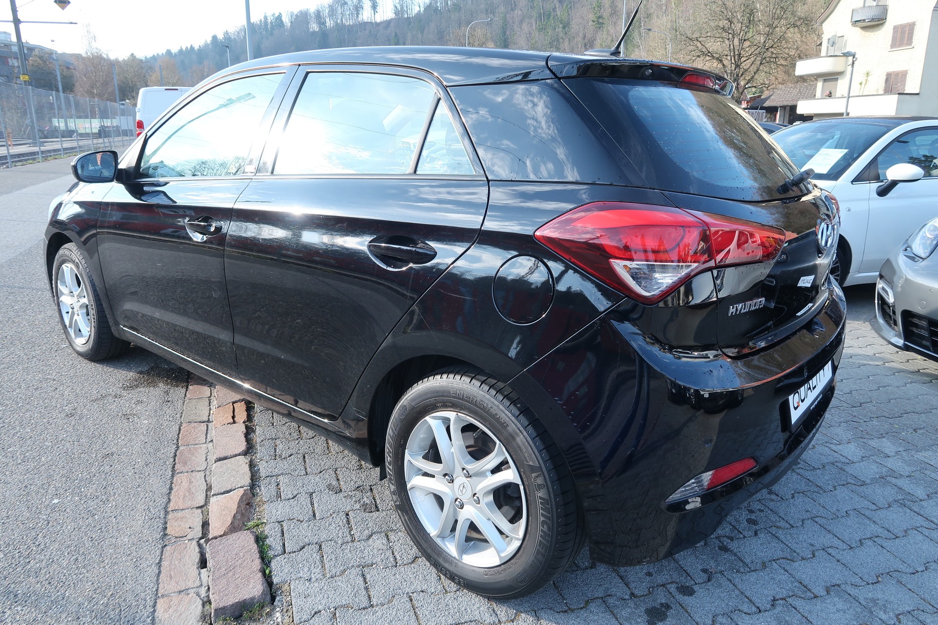 HYUNDAI i20 1.4 Amplia Automatic-image-3