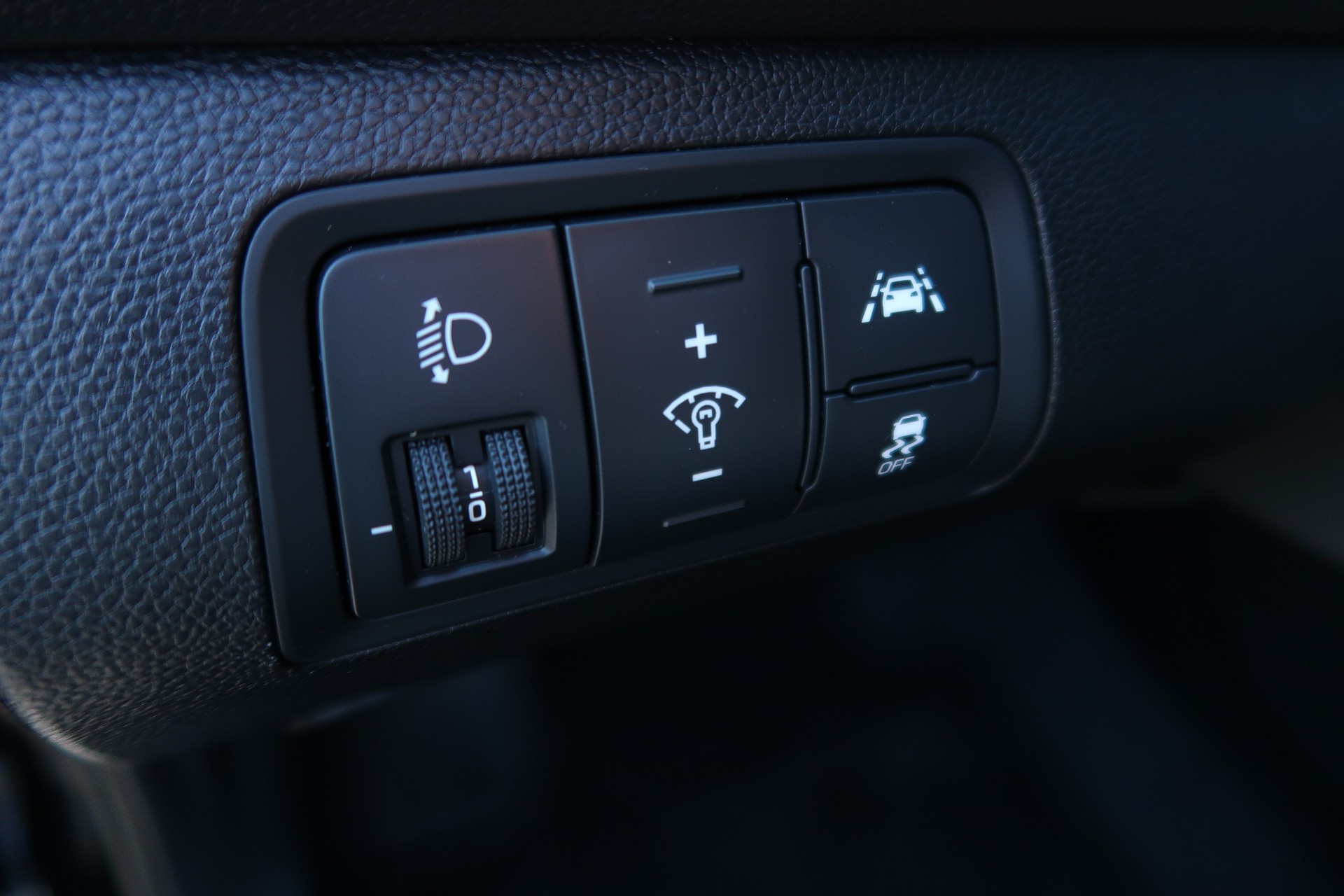 HYUNDAI i20 1.4 Amplia Automatic-image-7