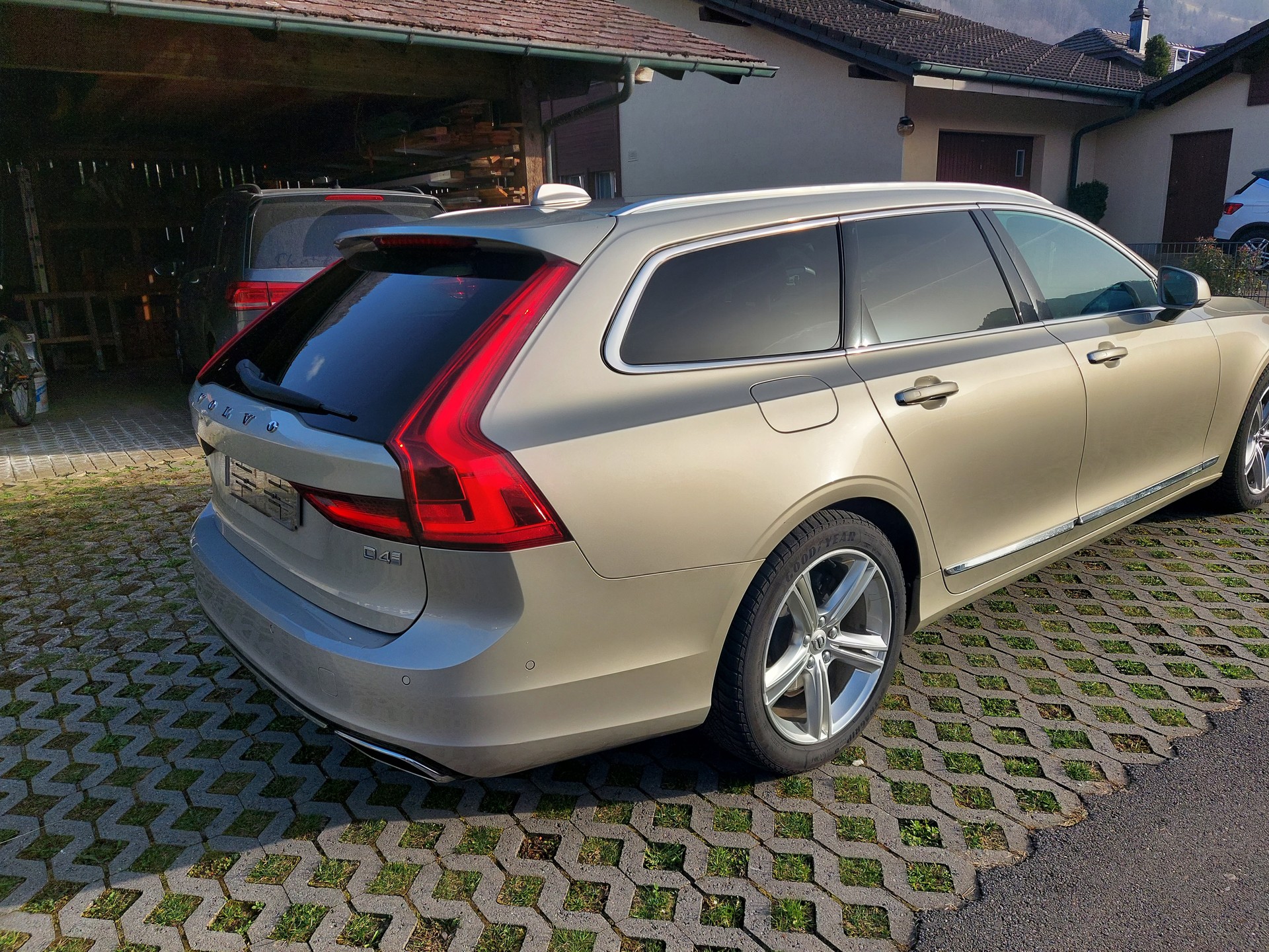 VOLVO V90 D4 Inscription Geartronic-image-2