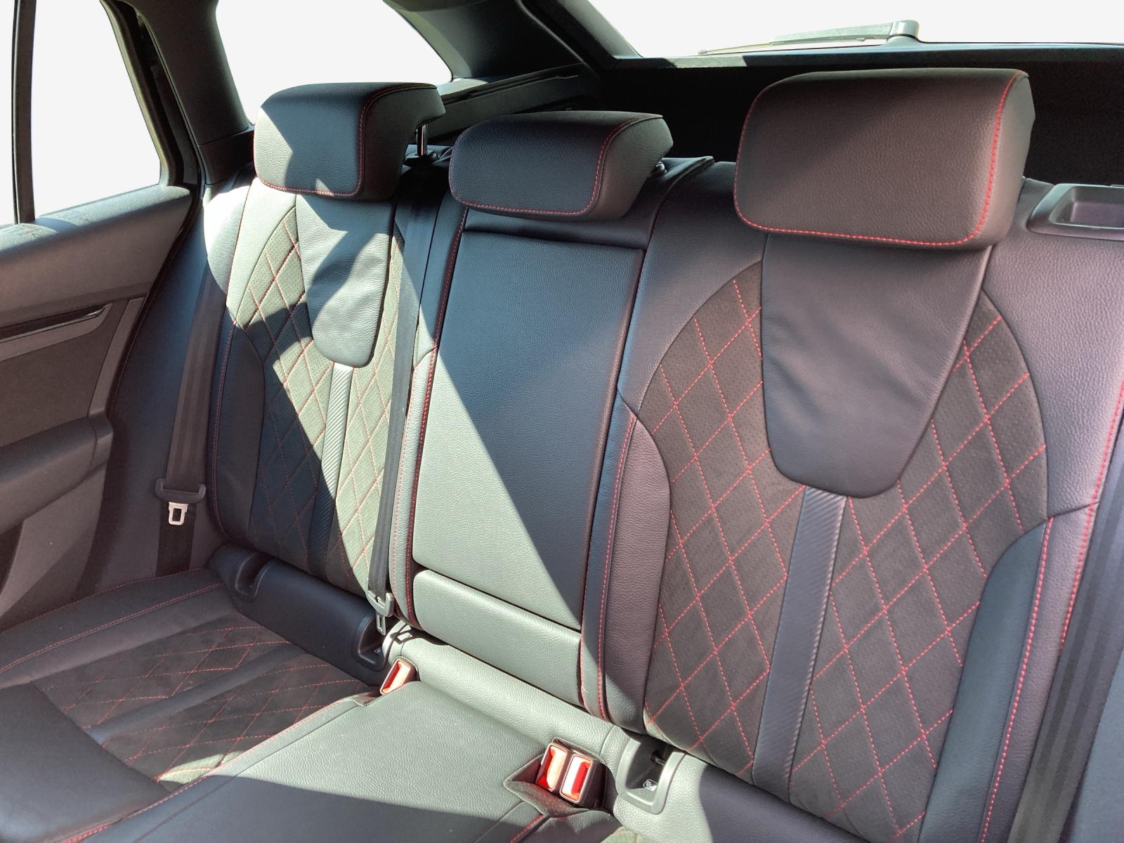 SKODA Octavia Combi 2.0 TSI DSG RS-image-11