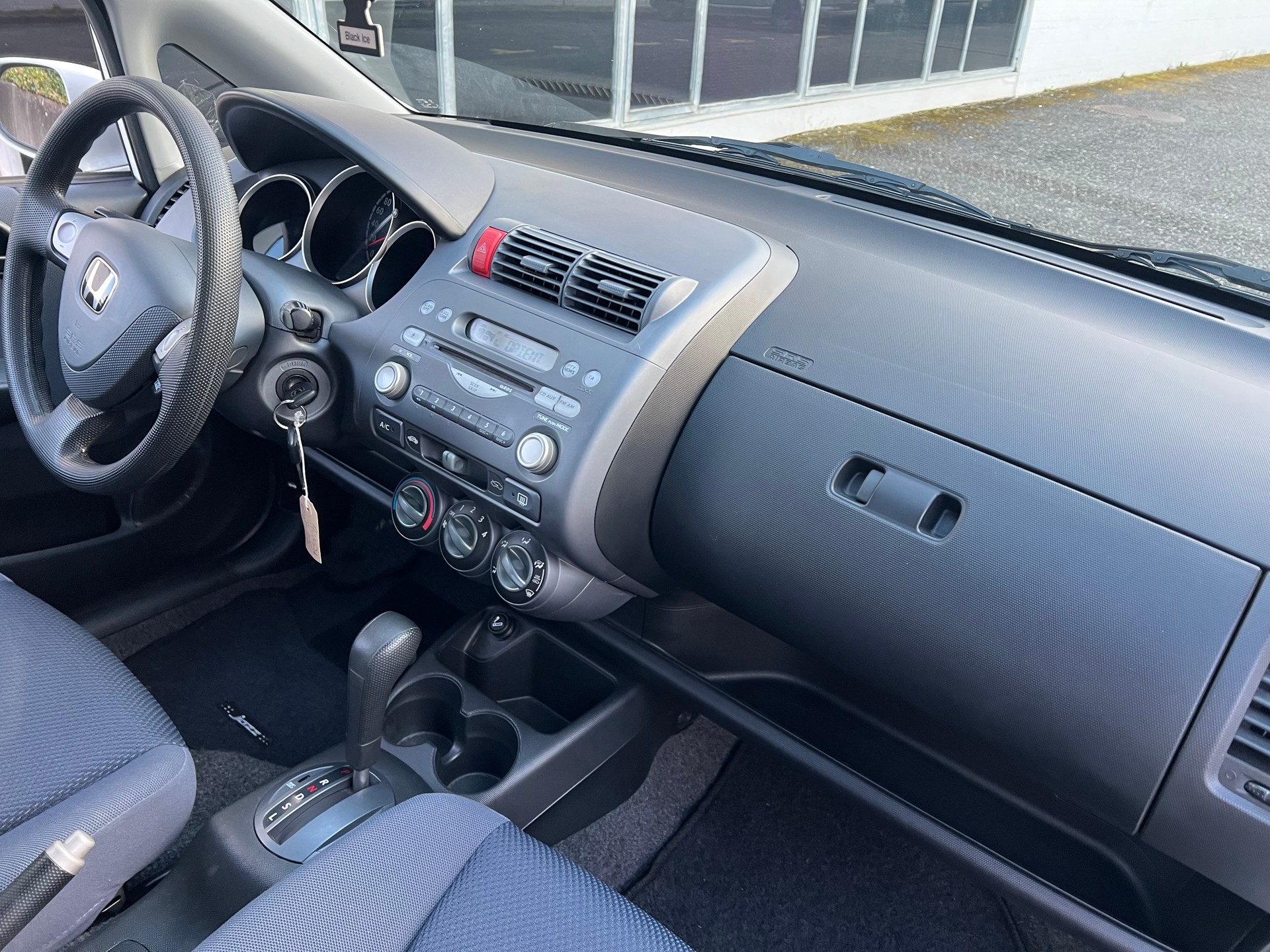 HONDA Jazz 1.4 Automatique-image-4