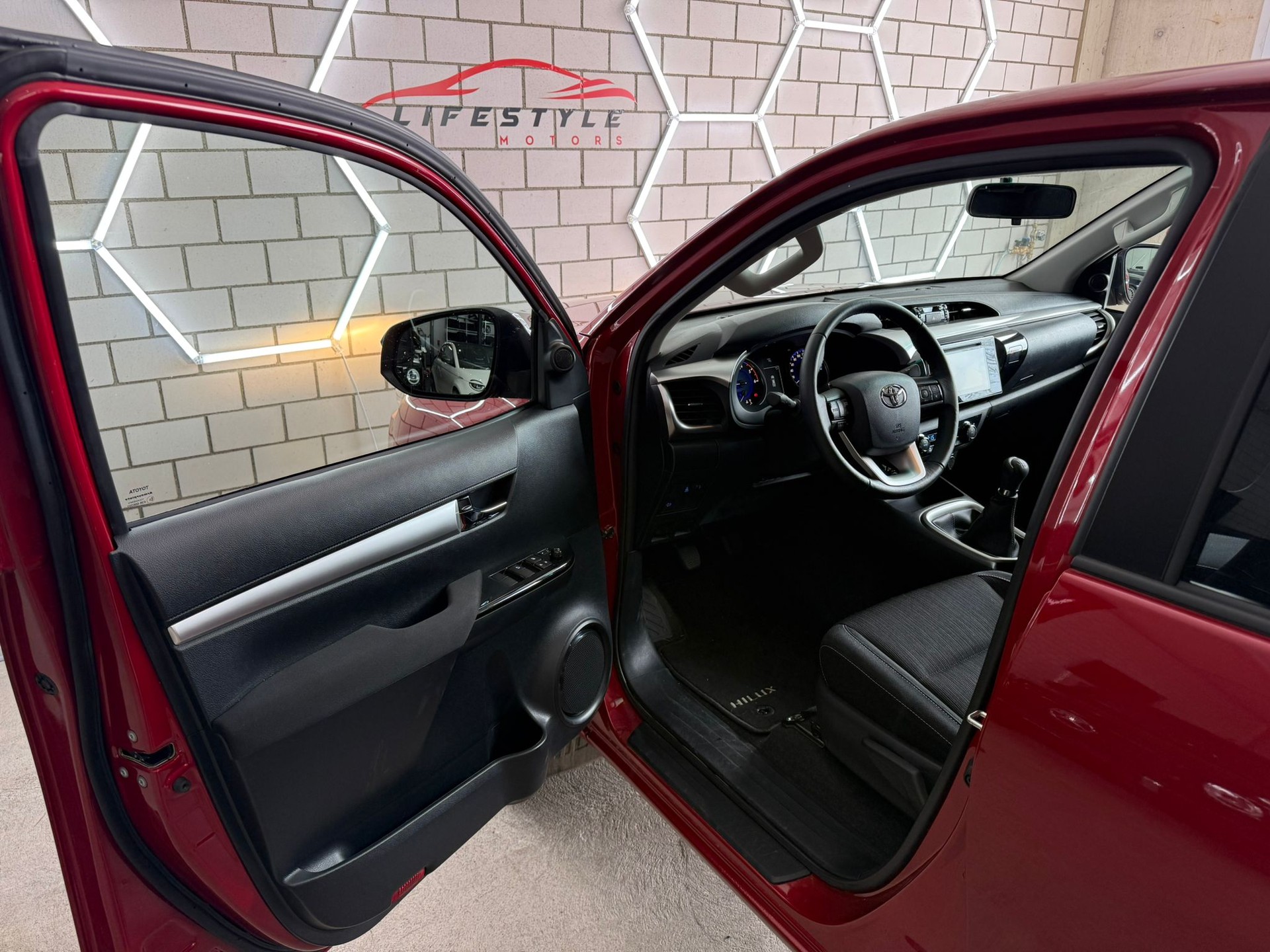 TOYOTA Hilux 2.4D-4D Luna Double Cab 4x4-image-4