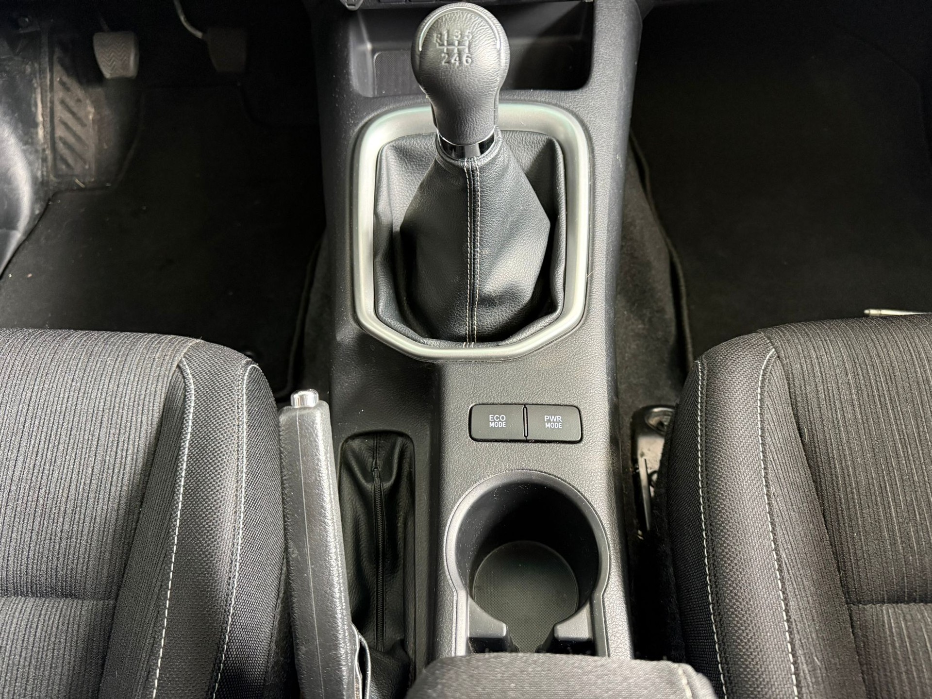TOYOTA Hilux 2.4D-4D Luna Double Cab 4x4-image-10