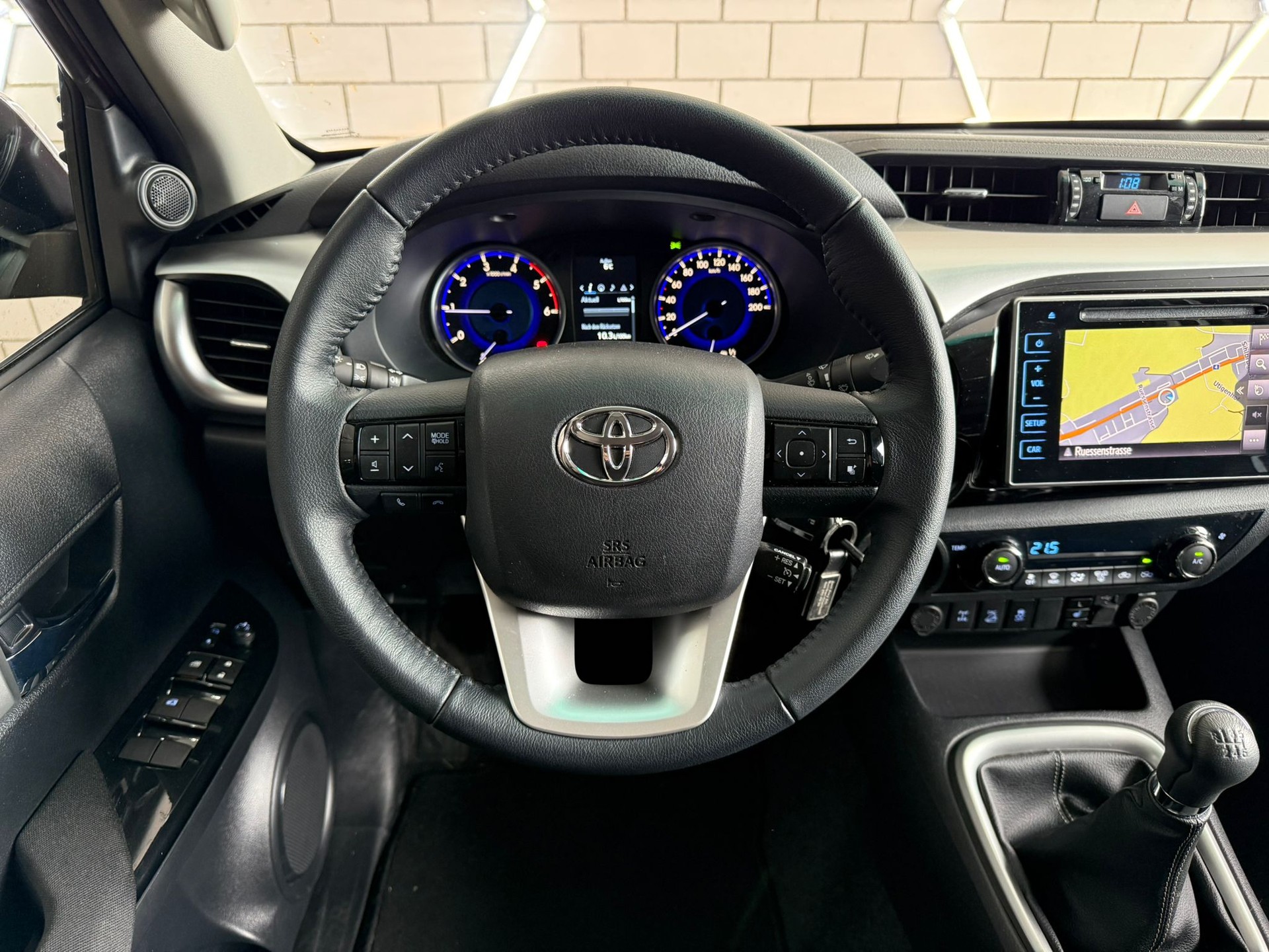 TOYOTA Hilux 2.4D-4D Luna Double Cab 4x4-image-7