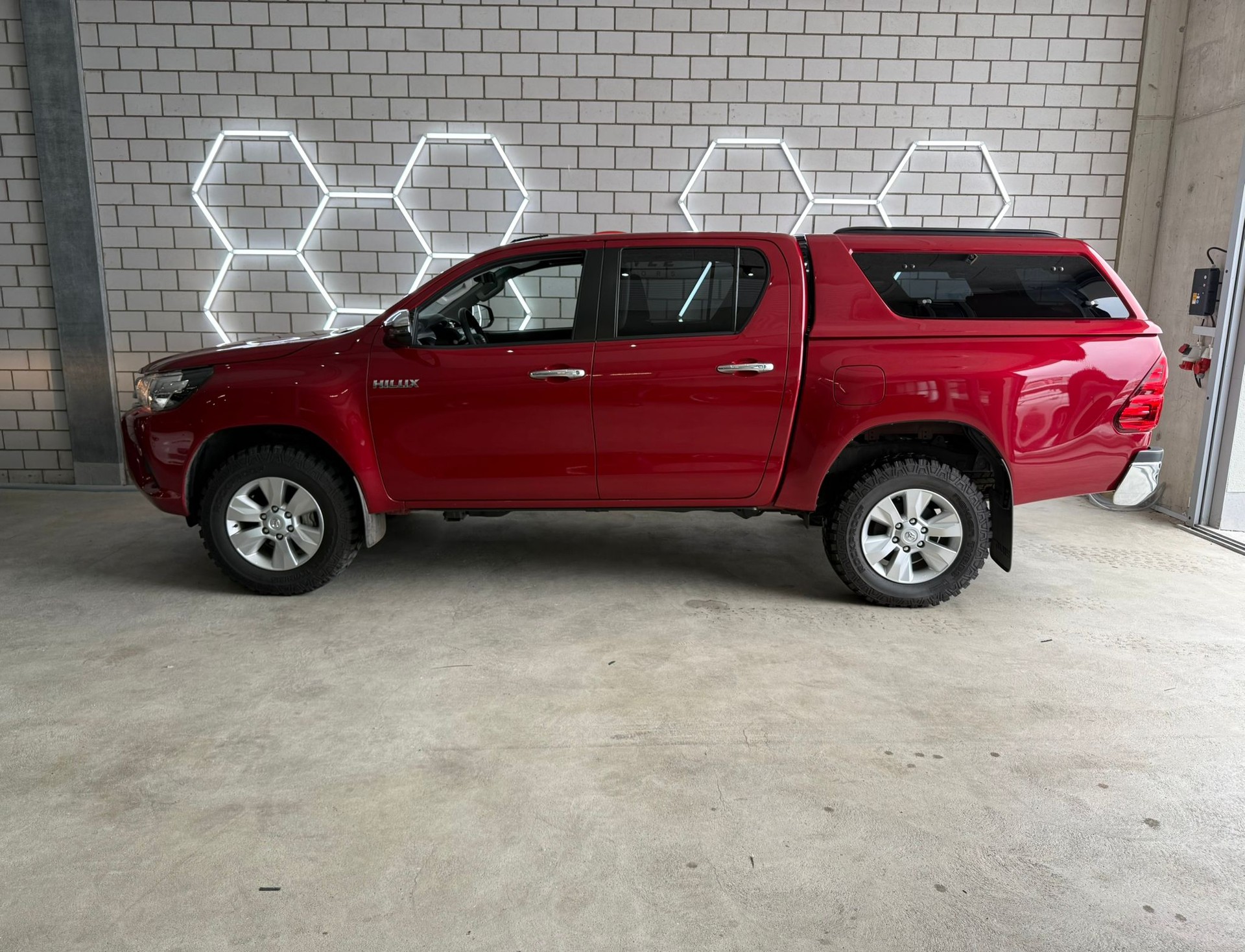TOYOTA Hilux 2.4D-4D Luna Double Cab 4x4-image-1