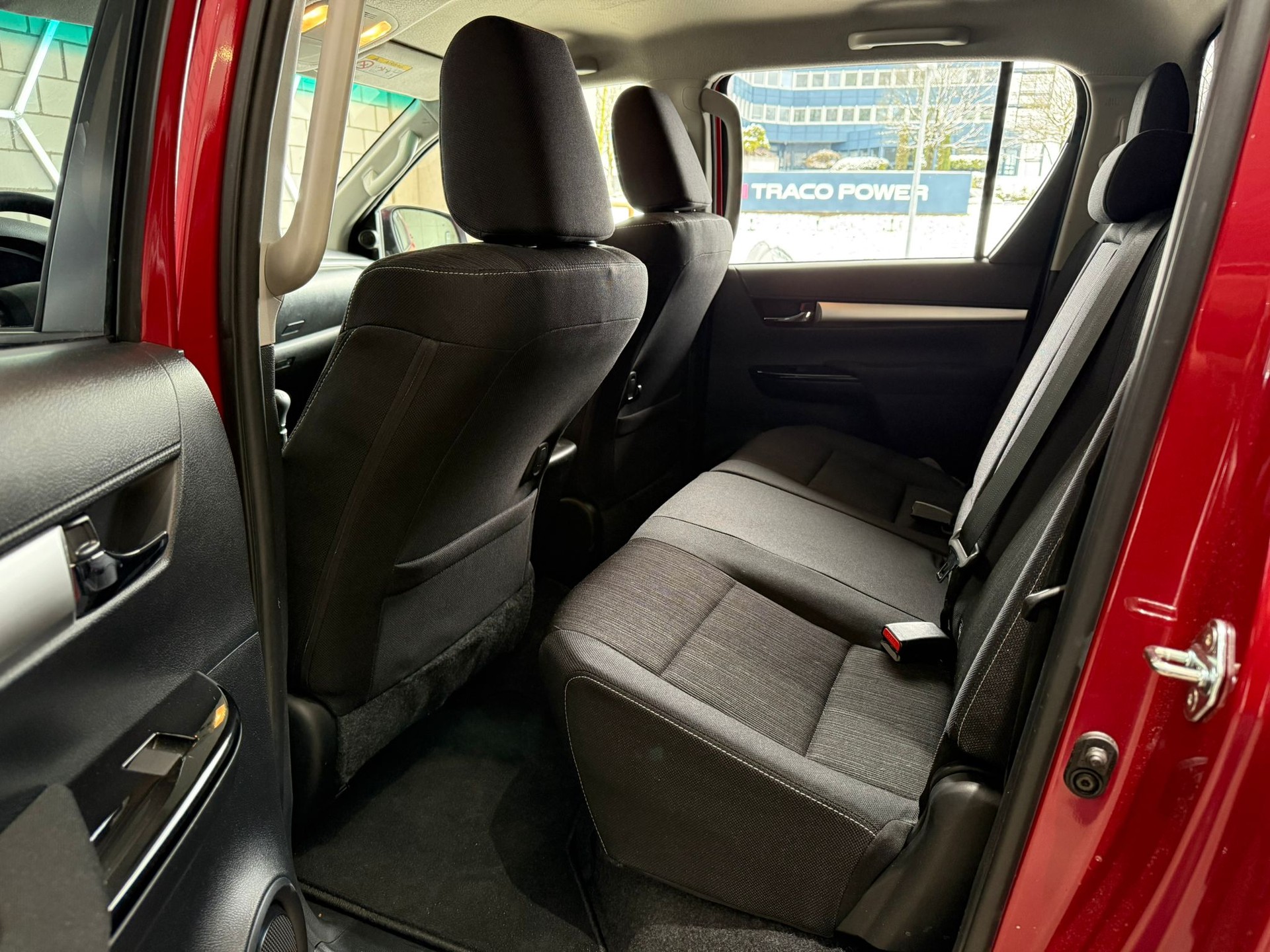 TOYOTA Hilux 2.4D-4D Luna Double Cab 4x4-image-12
