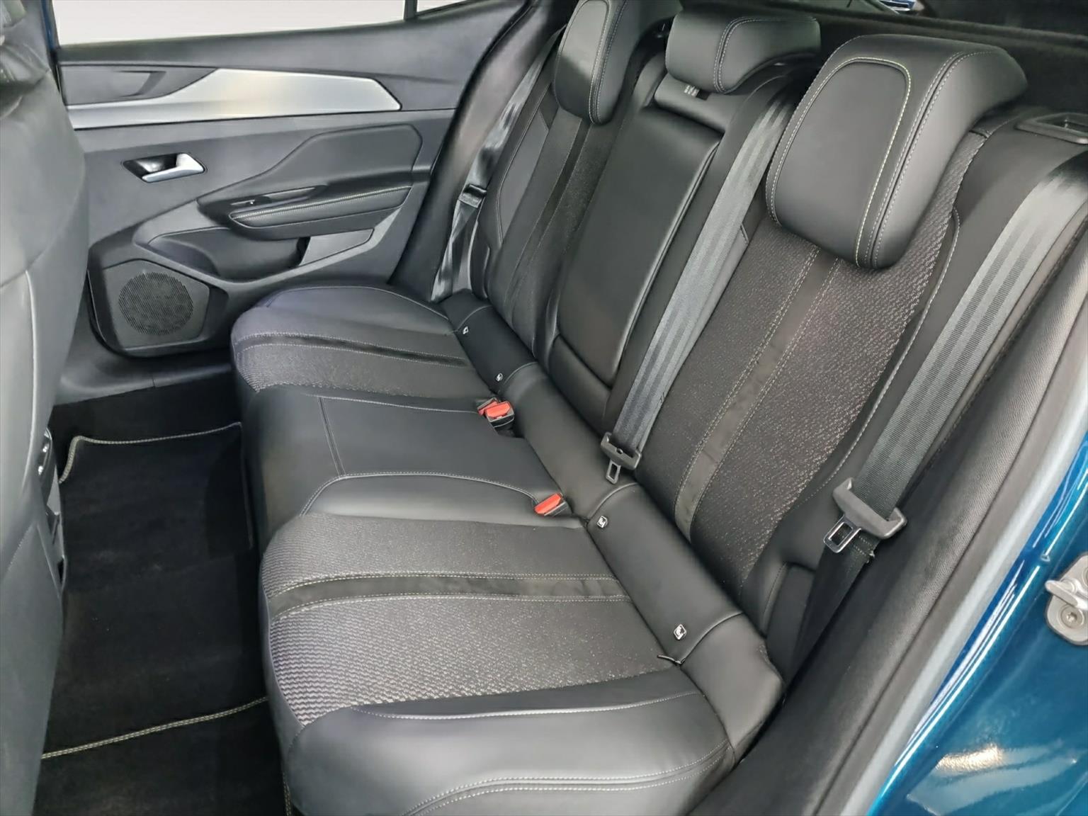 PEUGEOT 408 1.6 PHEV 225 GT-image-15