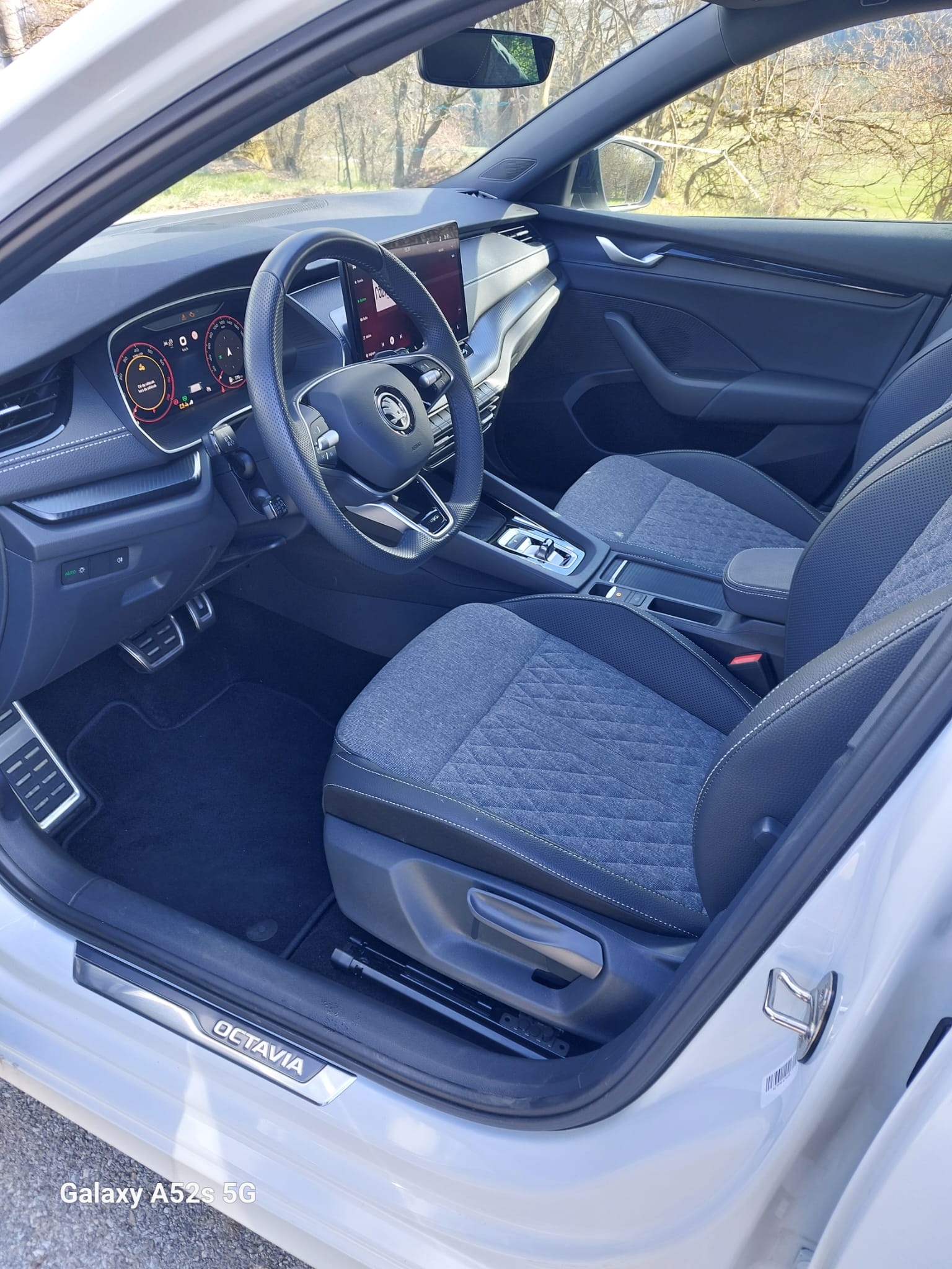 SKODA Octavia Combi 1.5 TSI mHEV DSG Sport Line-image-8