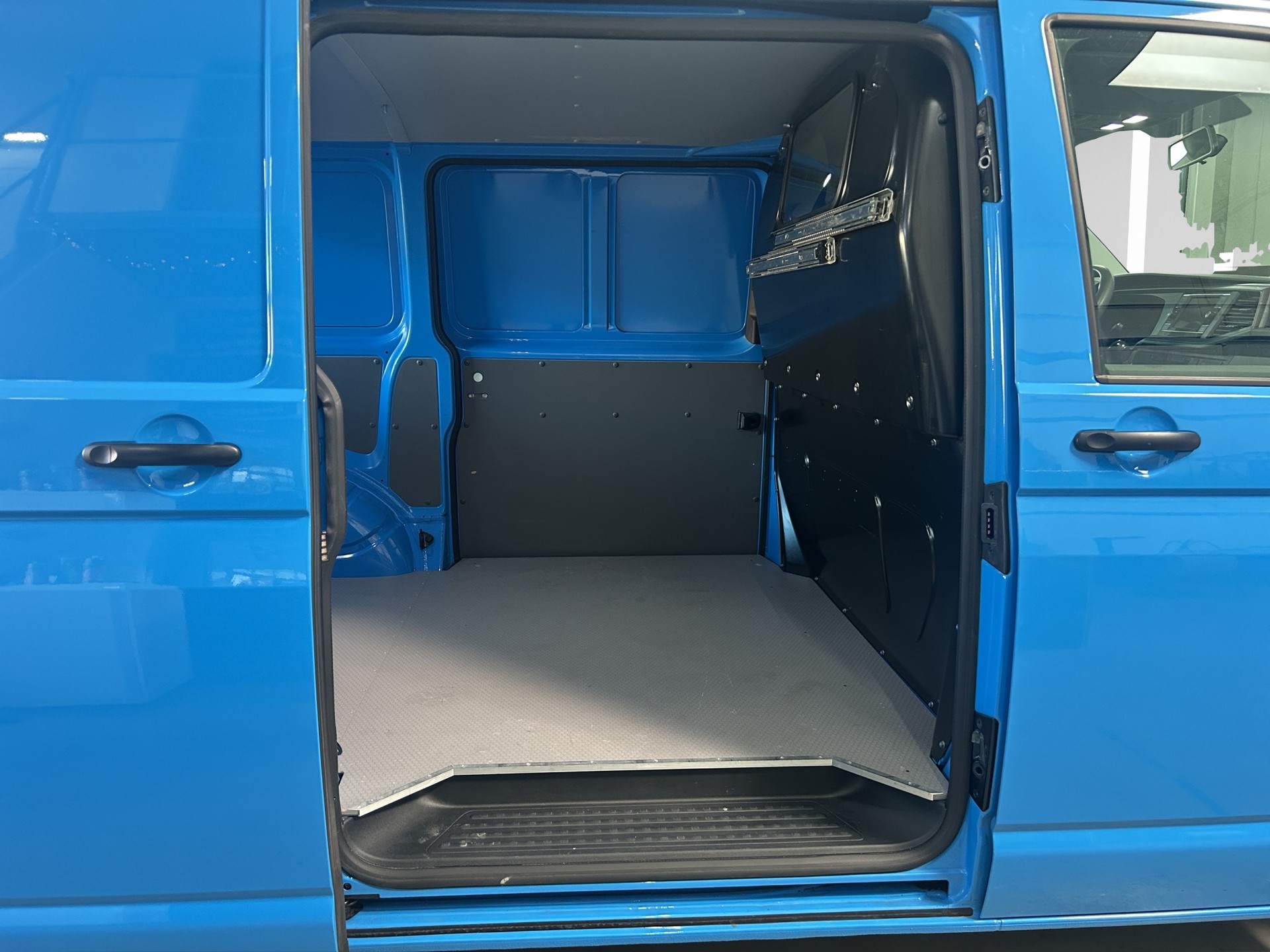 VW T6.1 2.0 TDI 4Motion-image-6