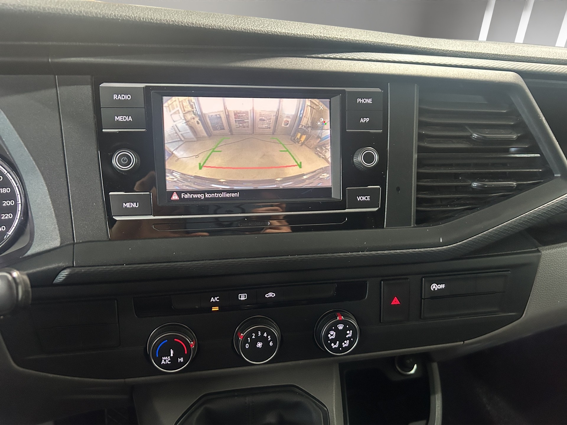 VW T6.1 2.0 TDI 4Motion-image-12