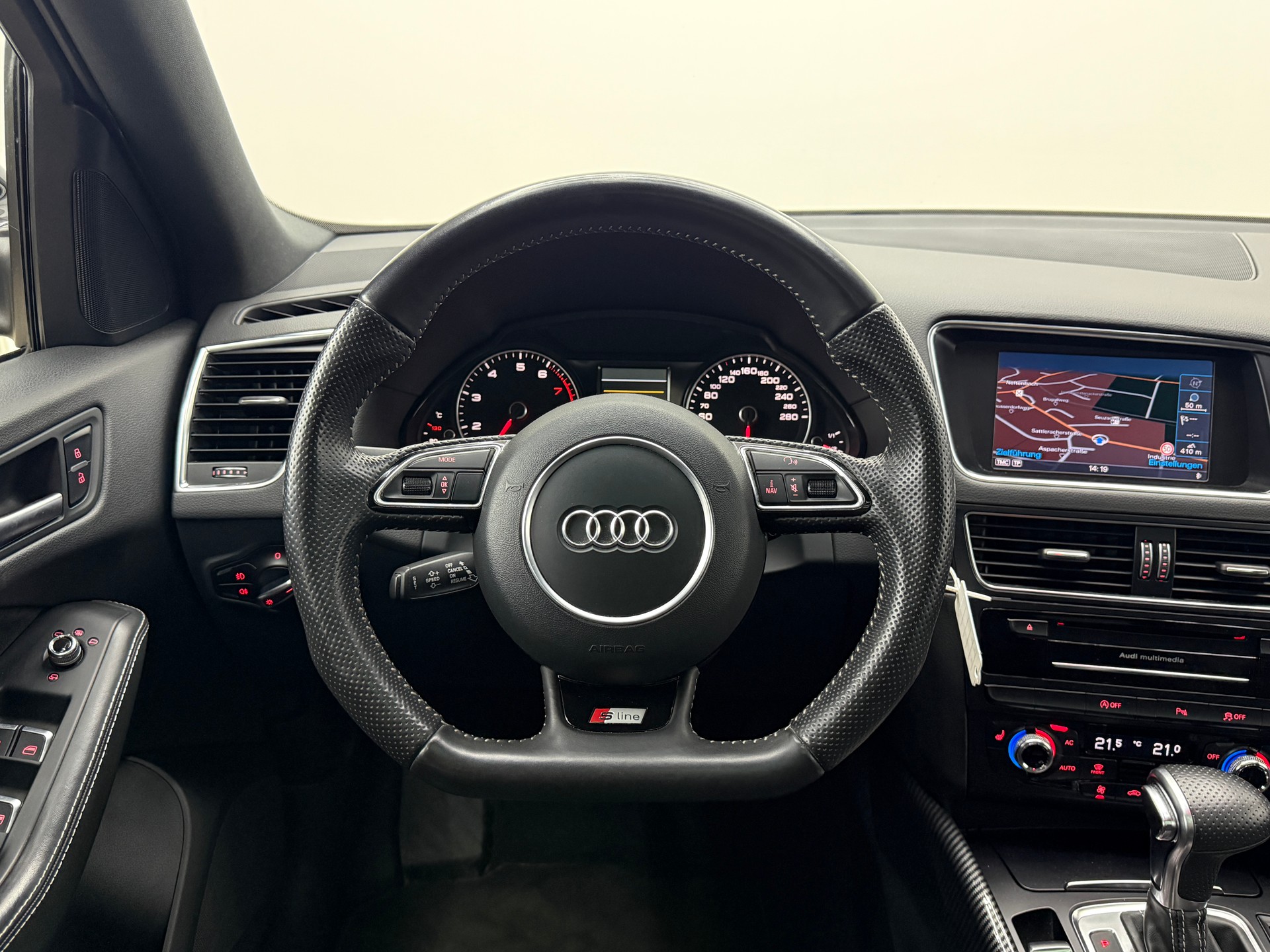 AUDI Q5 2.0 TFSI quattro tiptronic-image-26