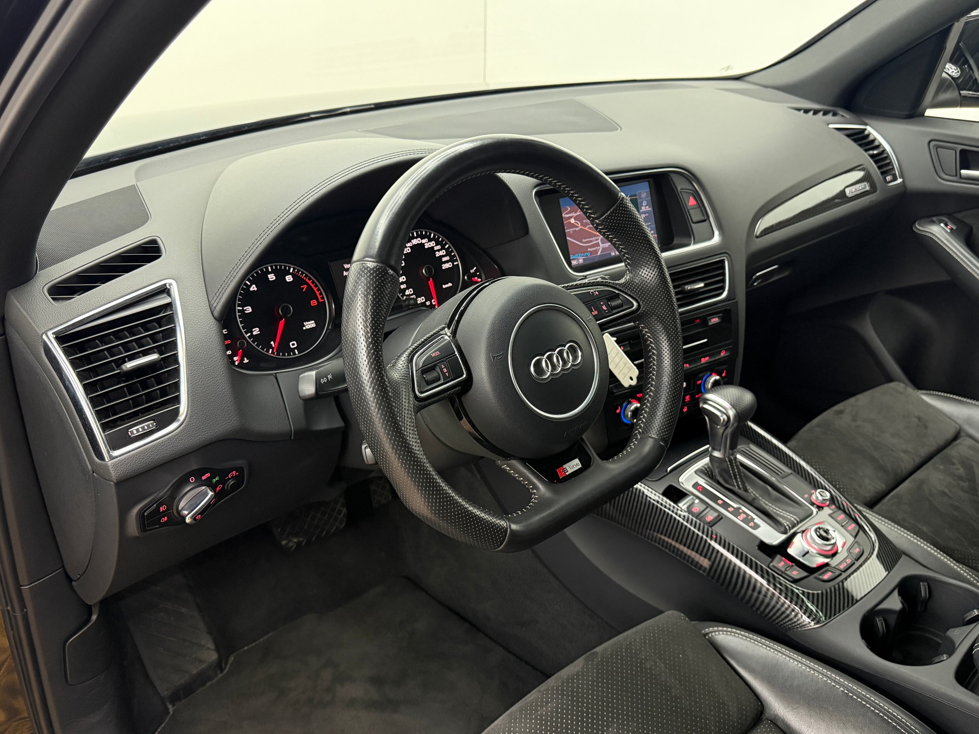 AUDI Q5 2.0 TFSI quattro tiptronic-image-27