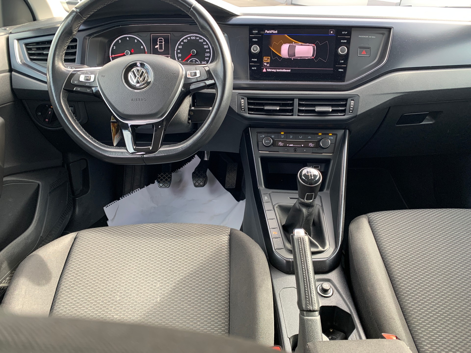 VW Polo 1.0 BMT Trendline-image-4