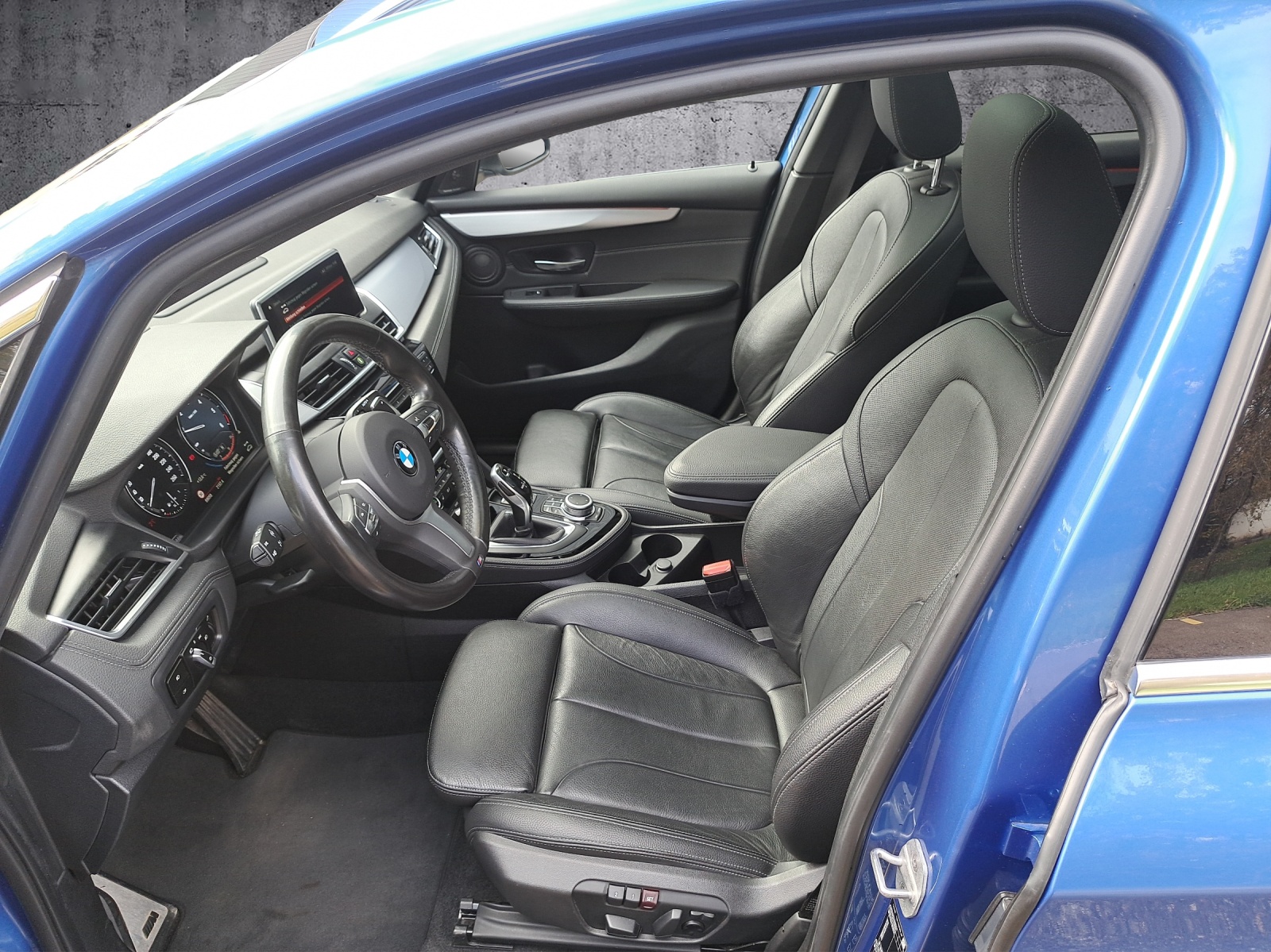 BMW 220d xDrive Active Tourer Steptronic M Sport-image-9