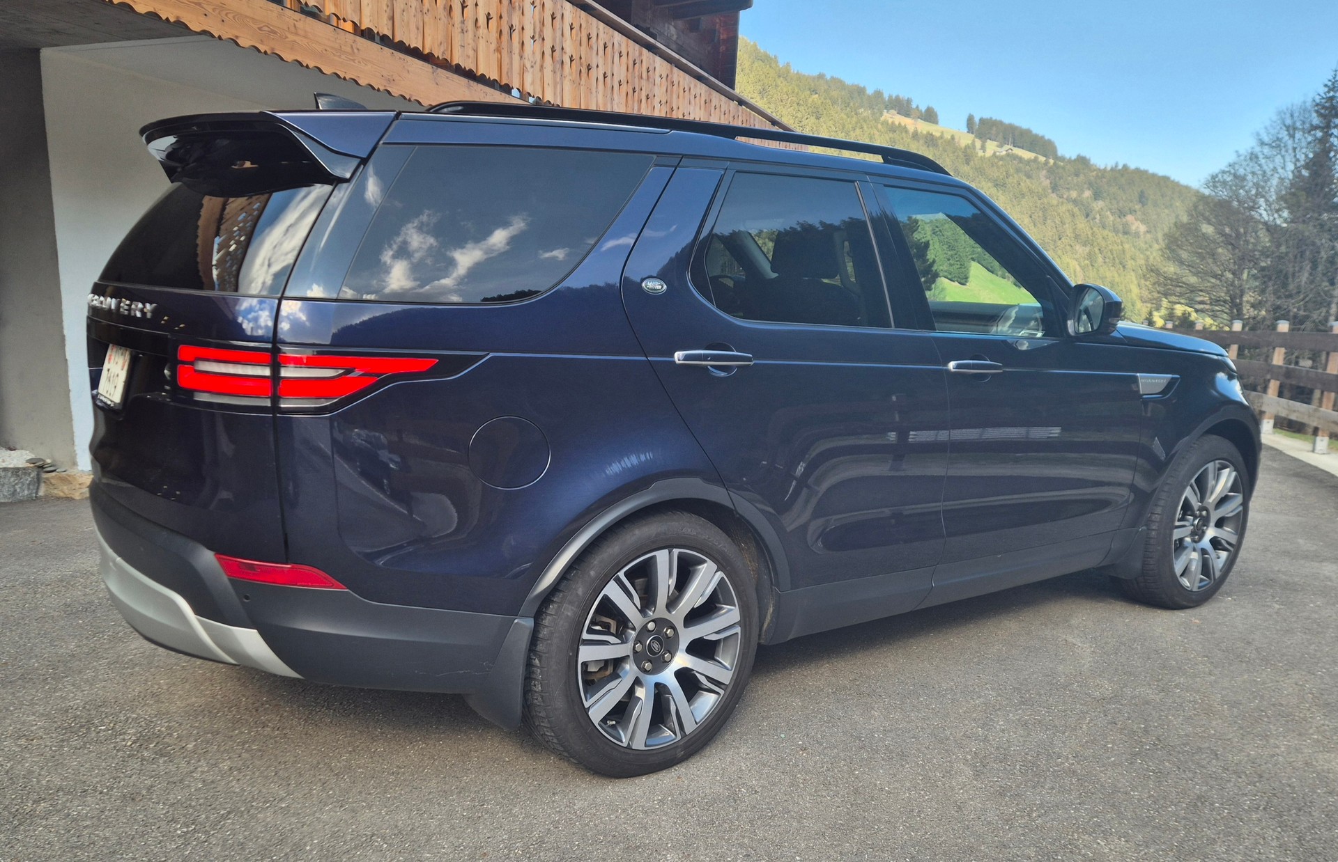 LAND ROVER Discovery 3.0 Si6 HSE Luxury Automatic-image-1