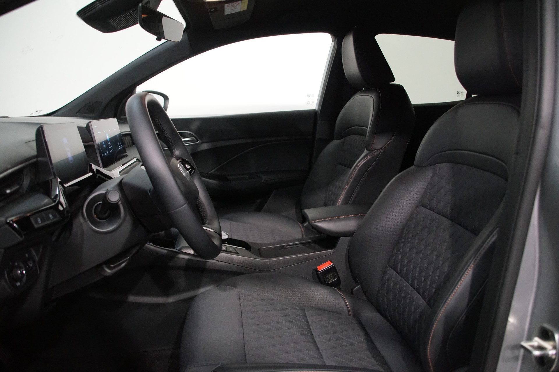 MG 3 1.5 Hybrid Luxury Automat ++SWISS++-image-9