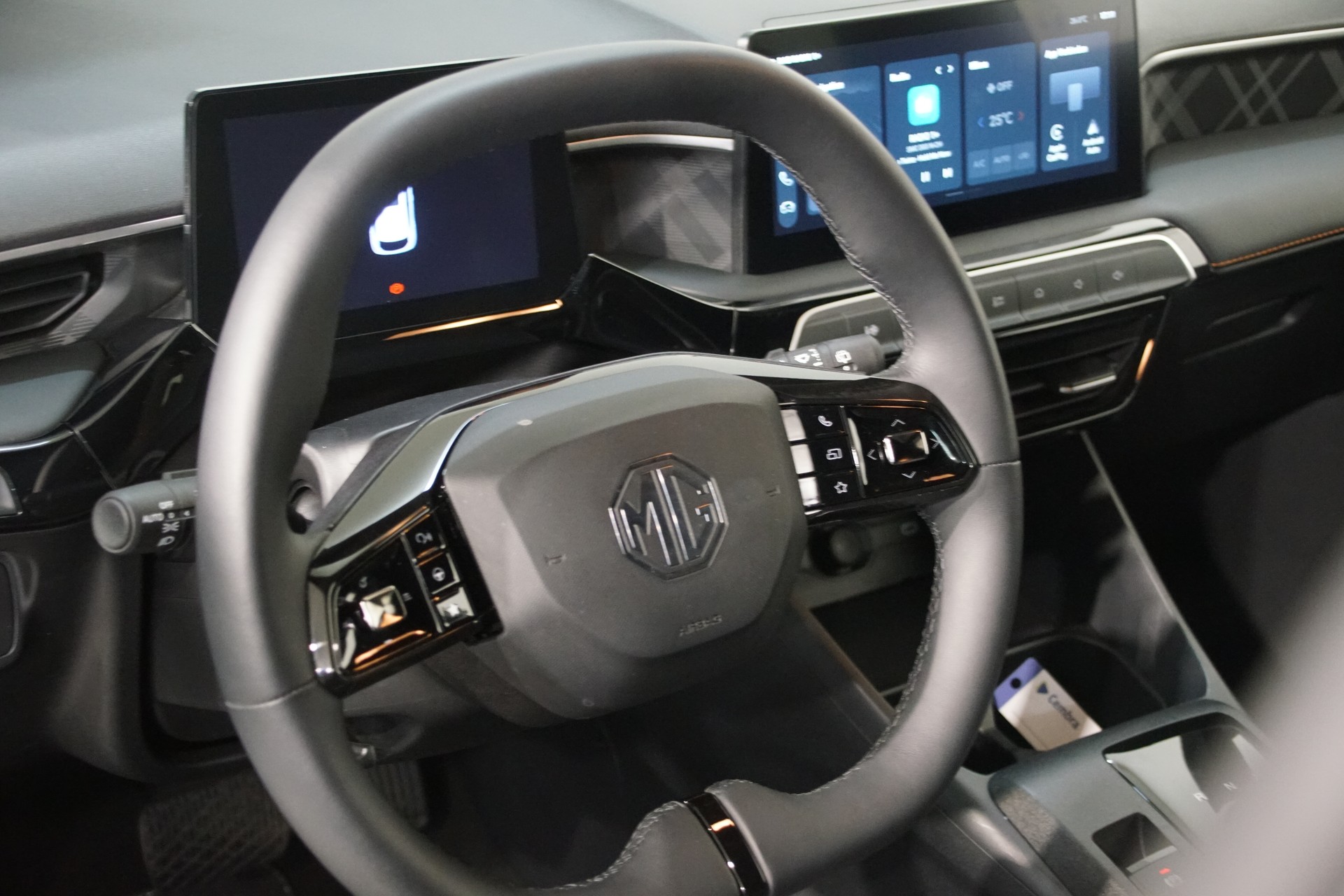 MG 3 1.5 Hybrid Luxury Automat ++SWISS++-image-10