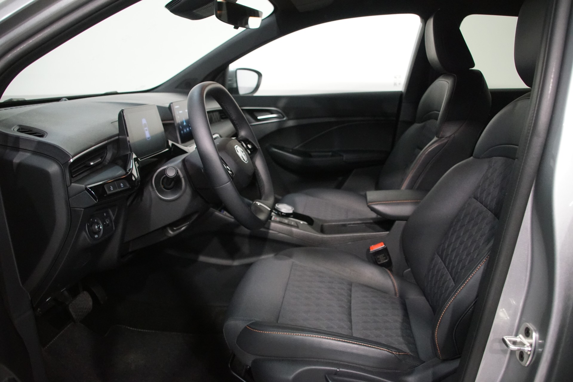 MG 3 1.5 Hybrid Luxury Automat ++SWISS++-image-8