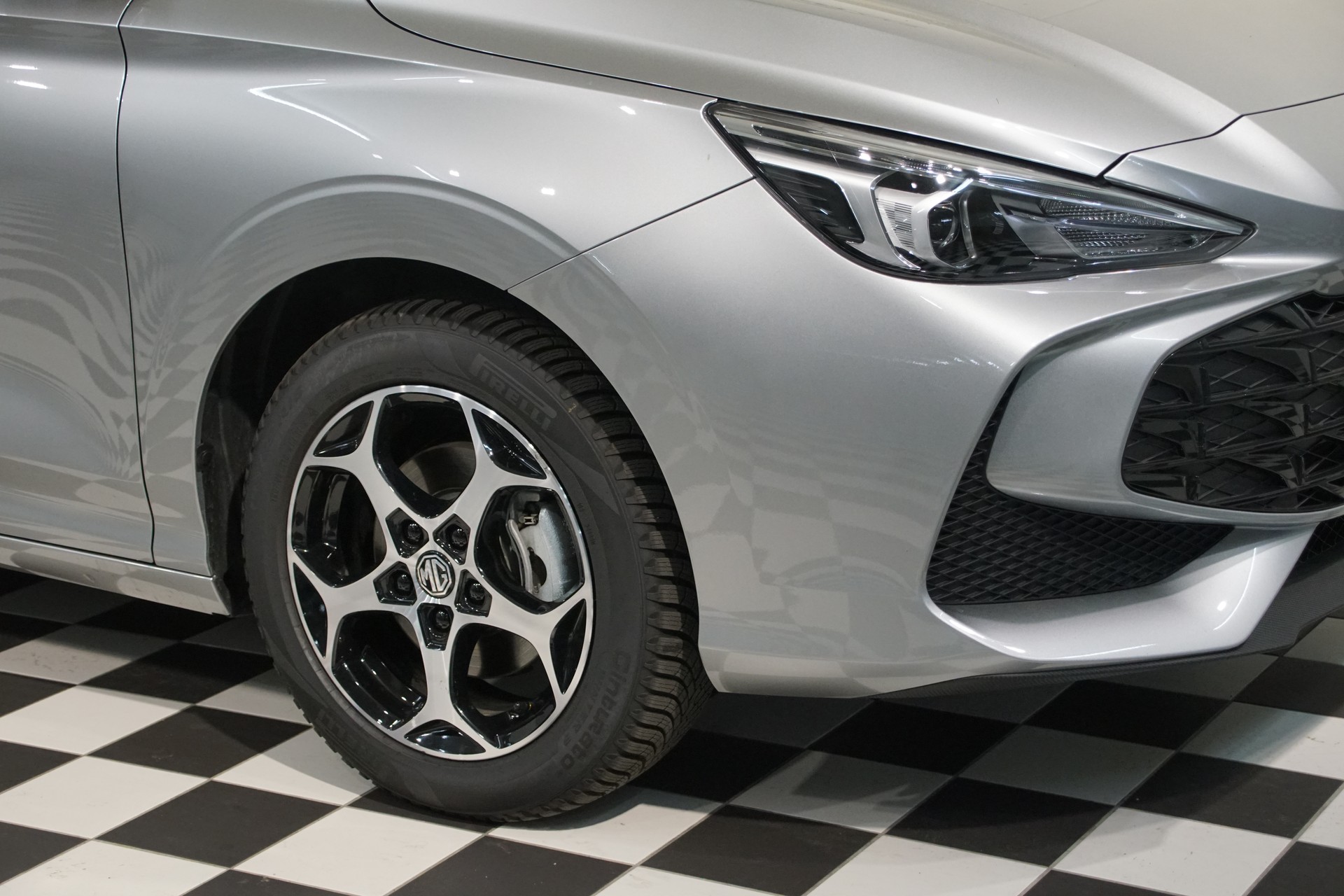 MG 3 1.5 Hybrid Luxury Automat ++SWISS++-image-3
