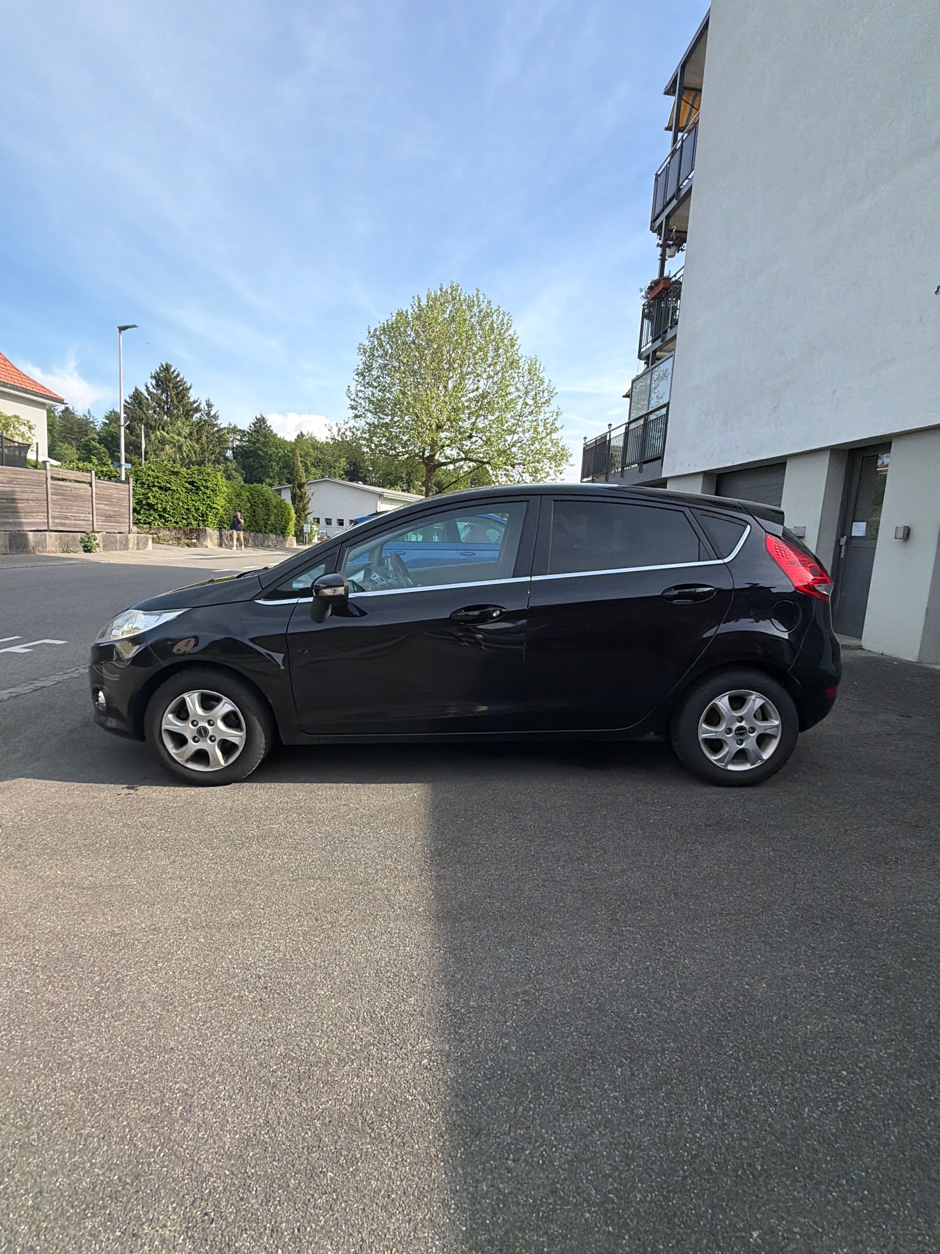 FORD Fiesta 1.4 16V Titanium-image-2