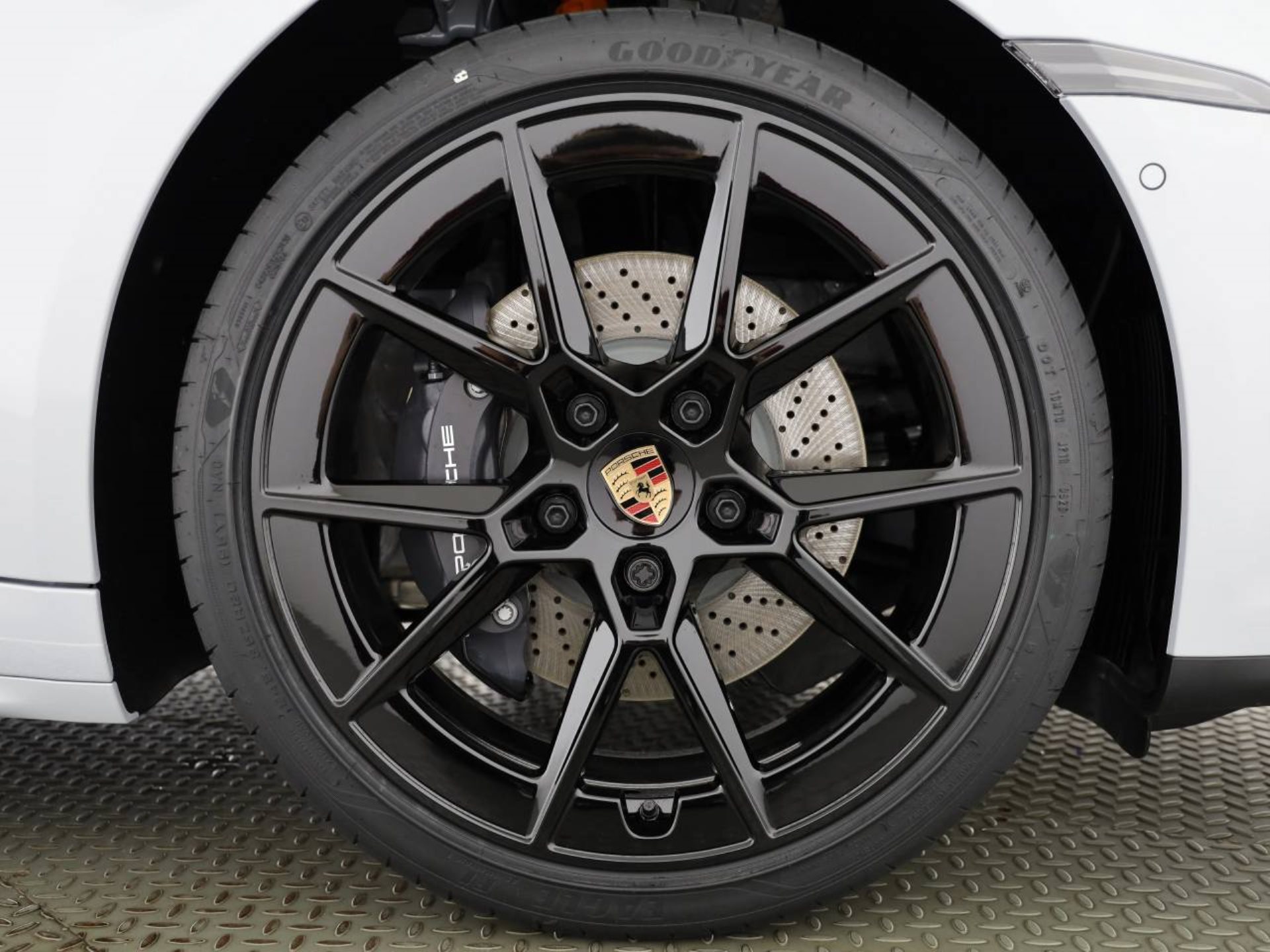 PORSCHE 911 Carrera-image-5