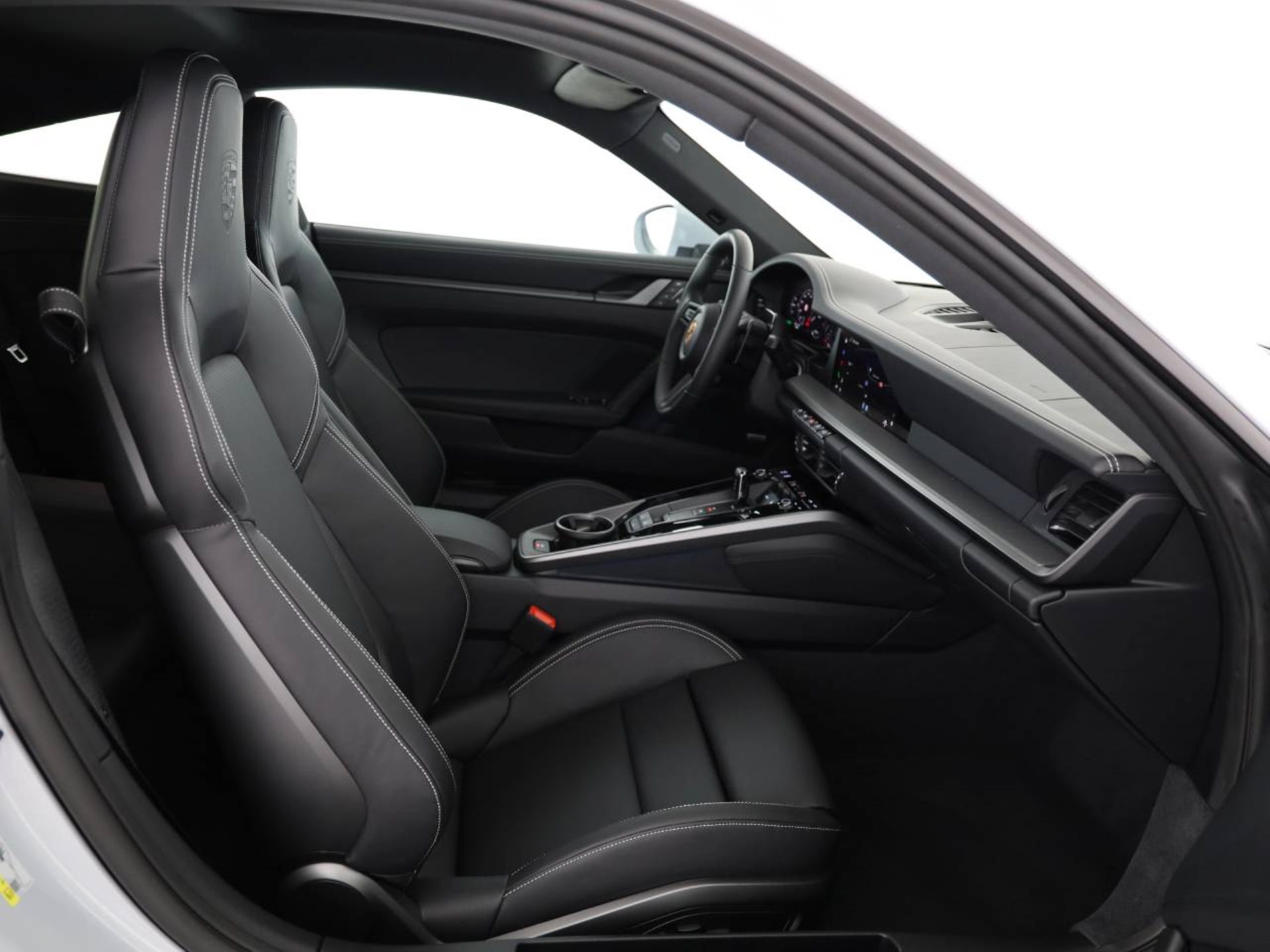 PORSCHE 911 Carrera-image-16