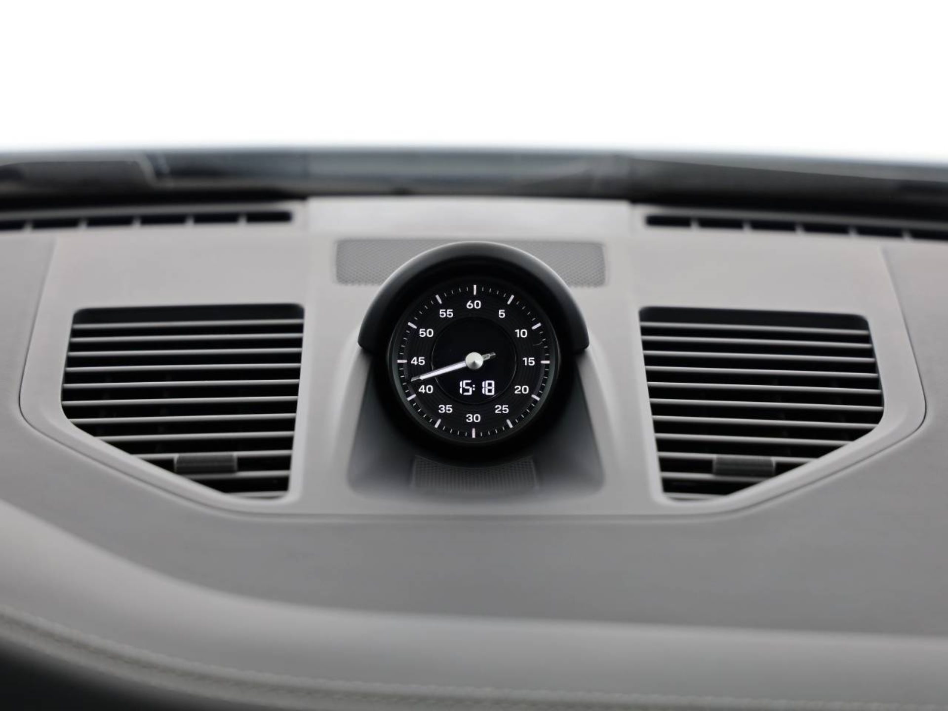 PORSCHE 911 Carrera-image-11