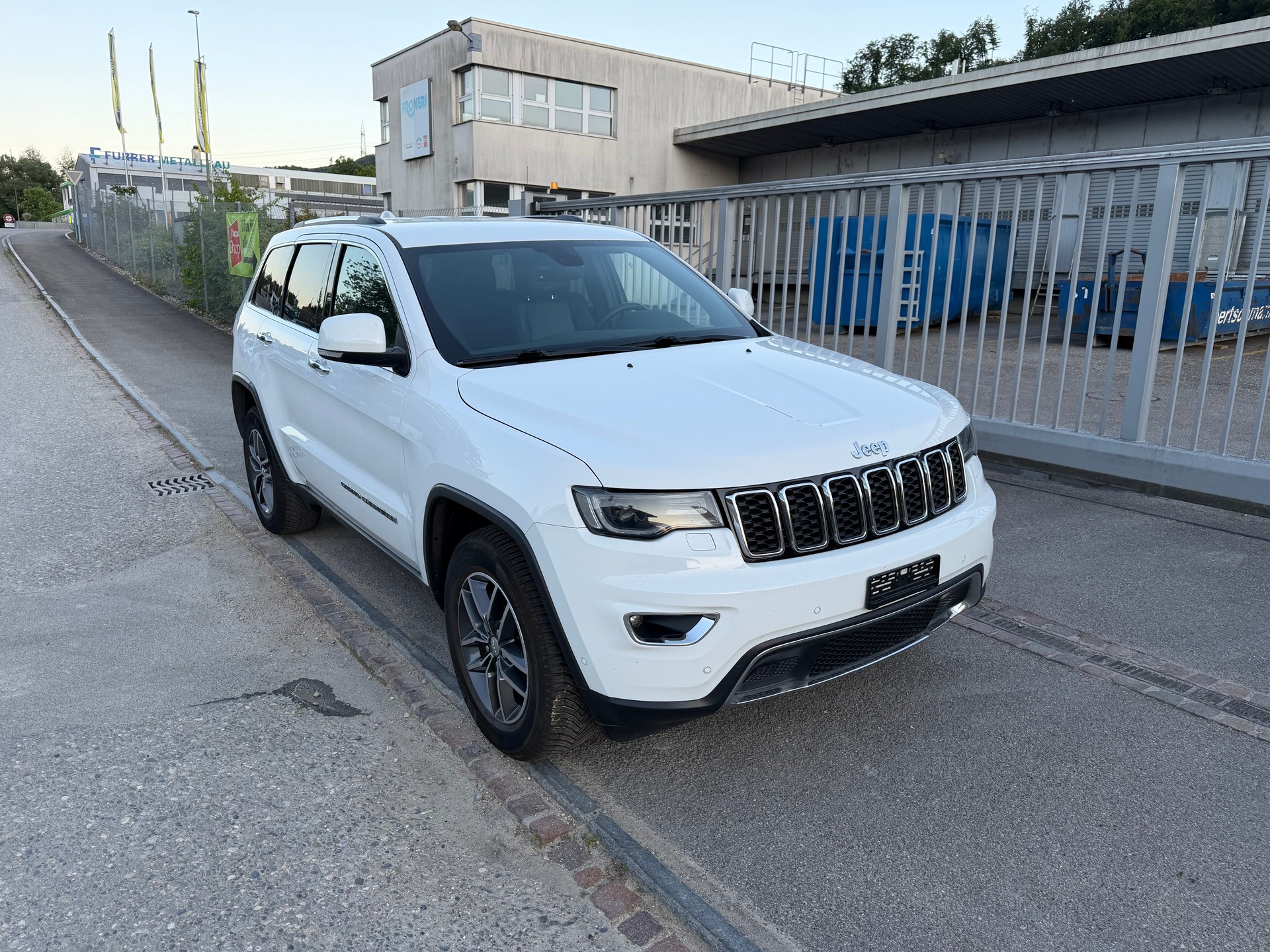 JEEP Grand Cherokee 3.0 CRD Limited Automatic-image-3