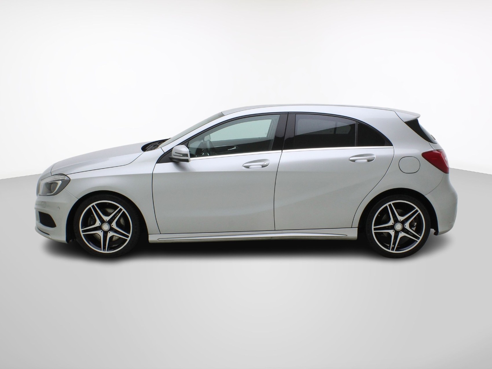 MERCEDES-BENZ A-Klasse A 220 CDI AMG Line 4matic-image-1