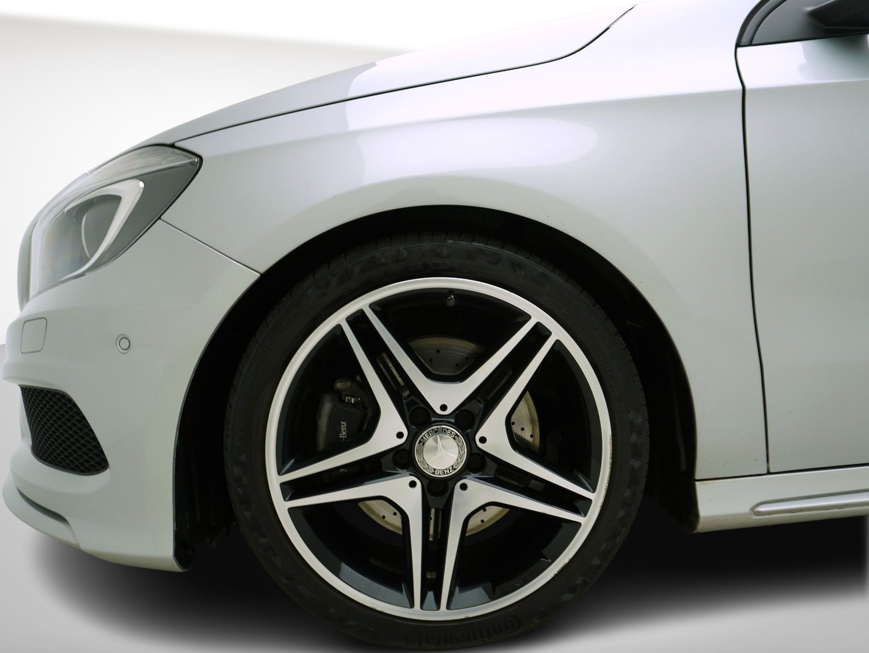 MERCEDES-BENZ A-Klasse A 220 CDI AMG Line 4matic-image-5