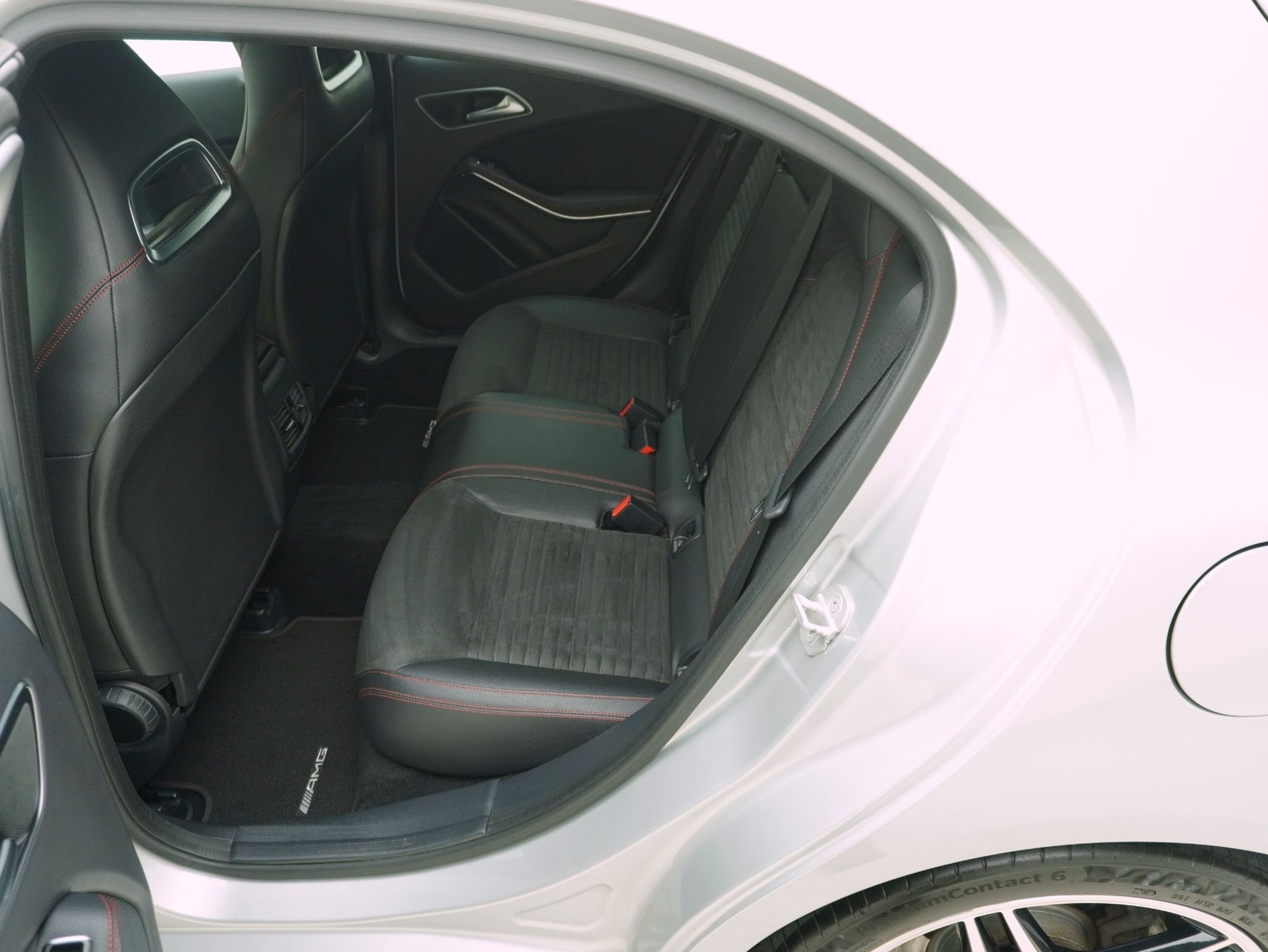 MERCEDES-BENZ A-Klasse A 220 CDI AMG Line 4matic-image-9