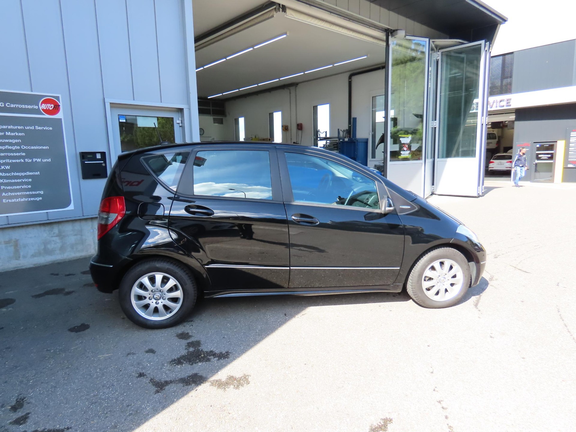 MERCEDES-BENZ A 180 Avantgarde-showroom-element-2