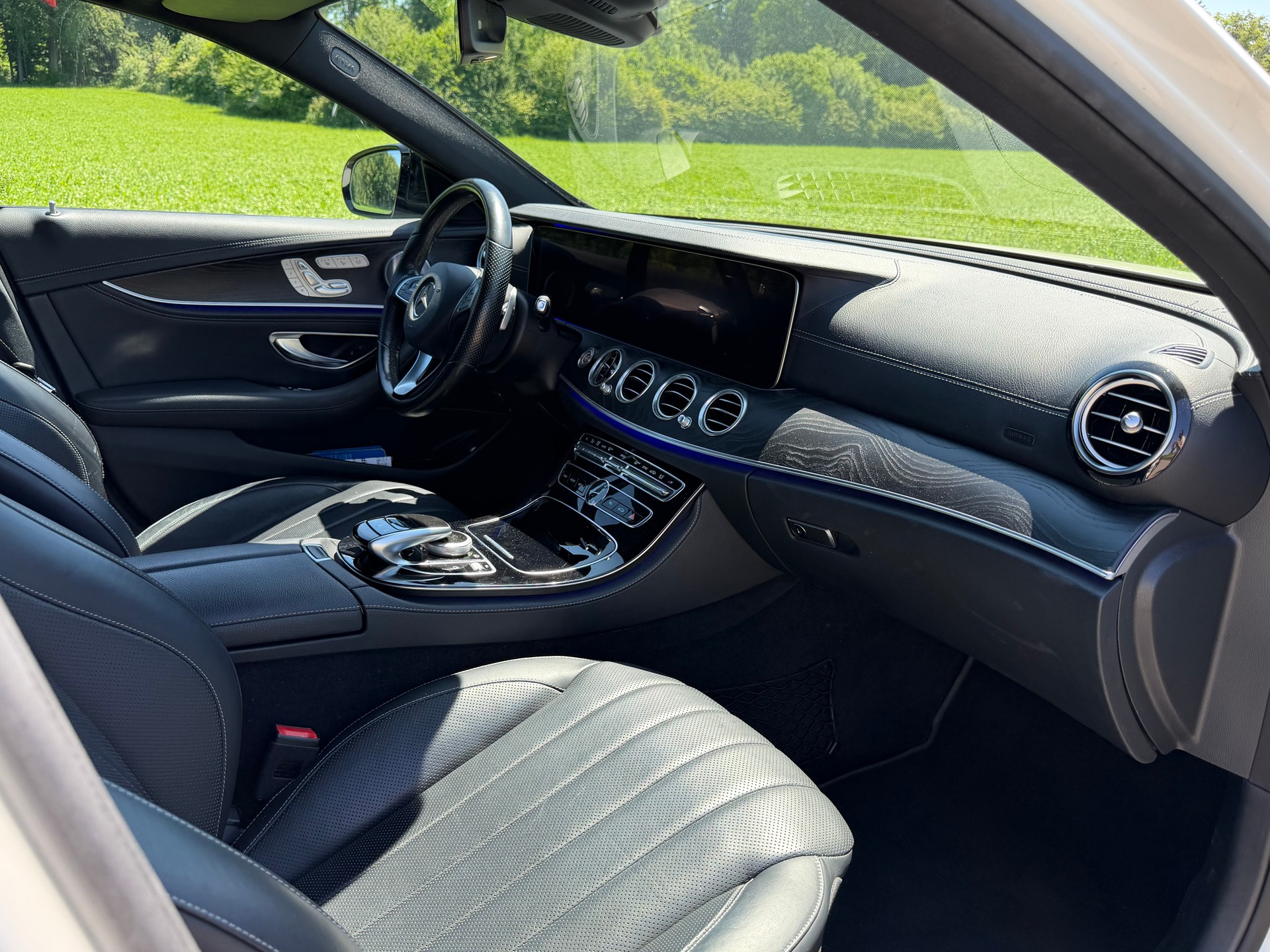 MERCEDES-BENZ E 400 AMG Line 4matic-image-4