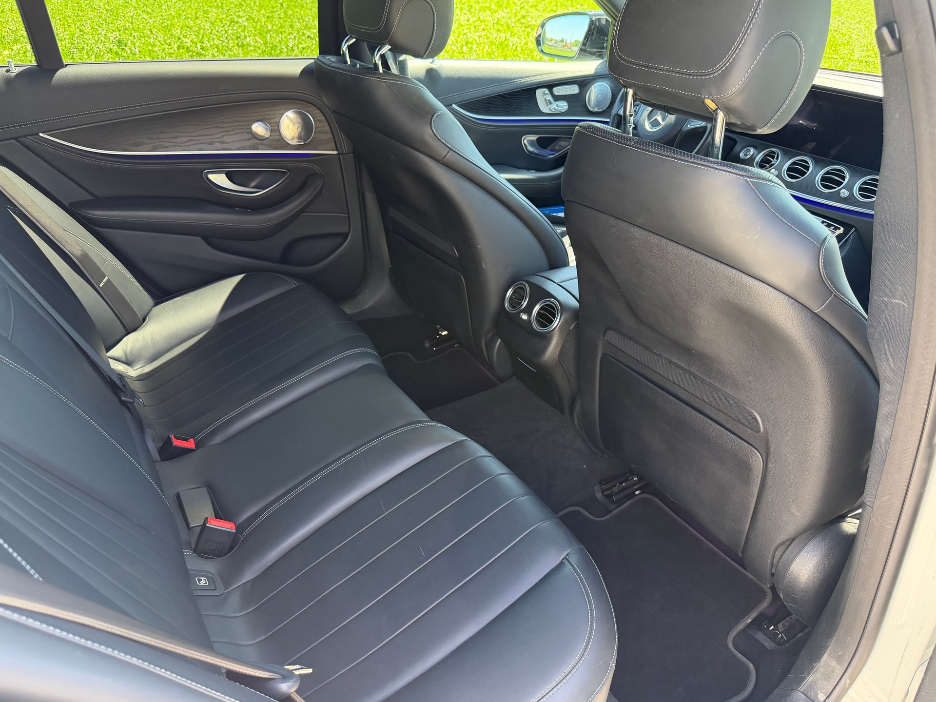 MERCEDES-BENZ E 400 AMG Line 4matic-image-6